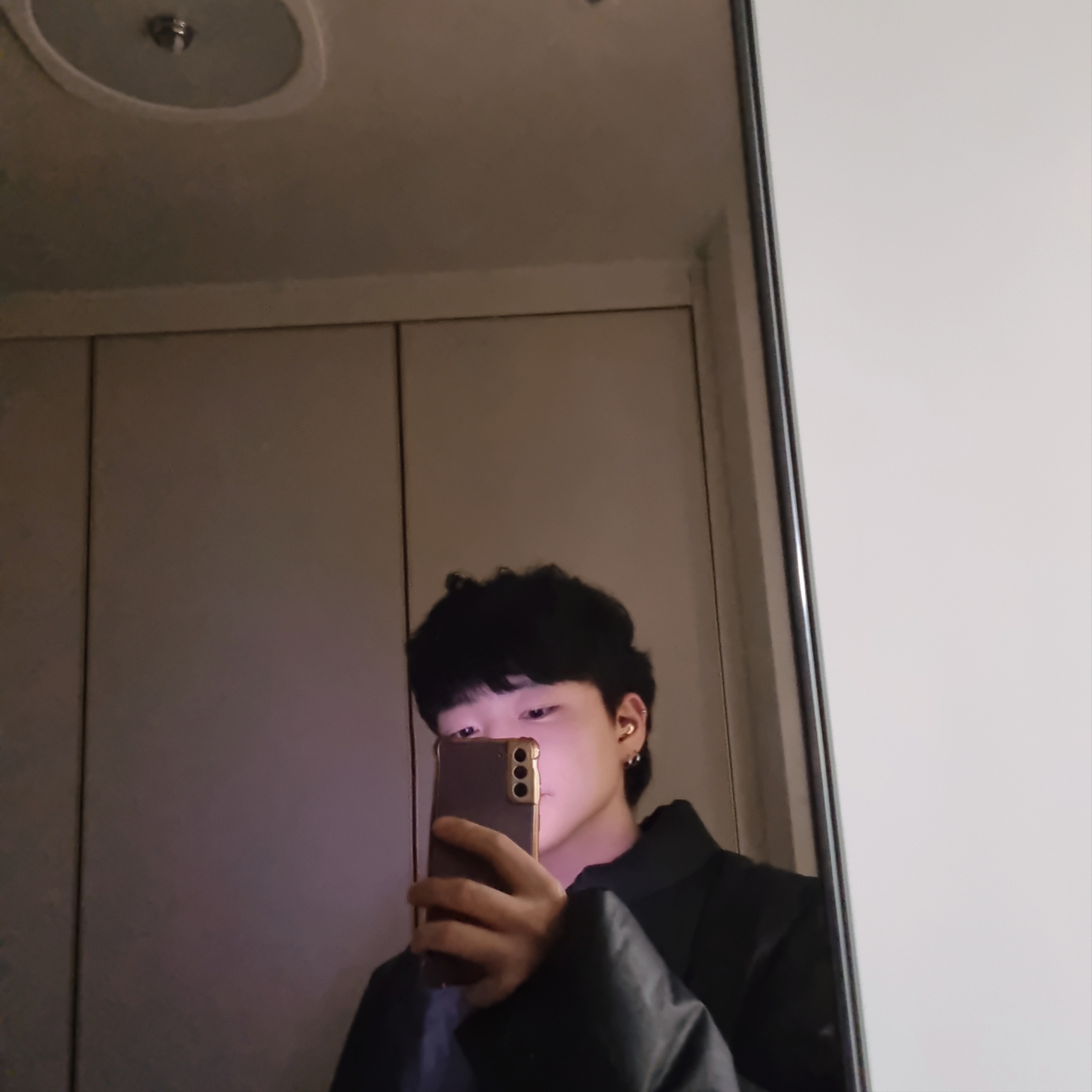 Yeezy Gap Round Jacket Black 착용 스타일 - 1