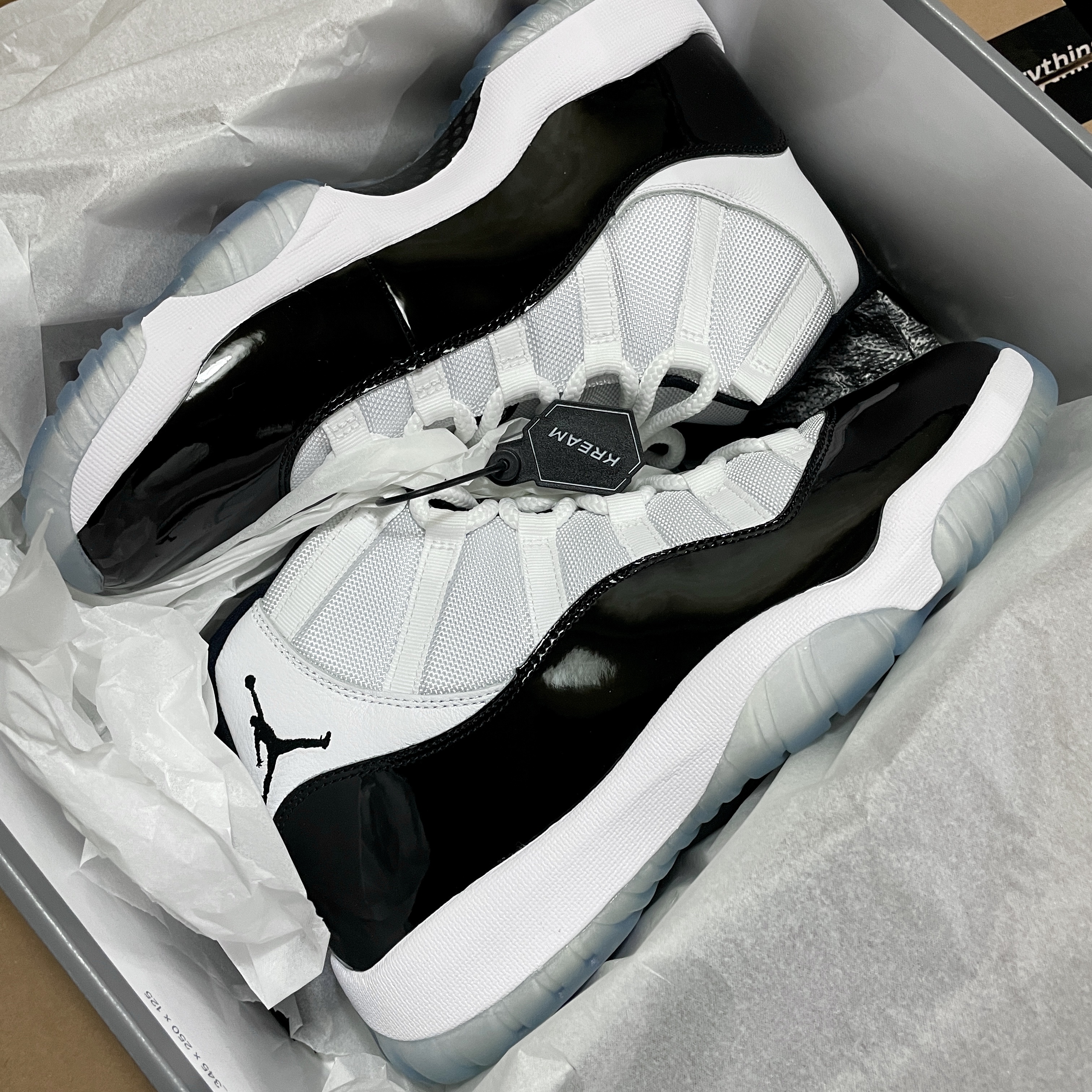 Jordan 11 Retro Concord 2018, Supreme Bandana Tarp Large Duffle Bag Black - 21SS 착용 스타일 - 1