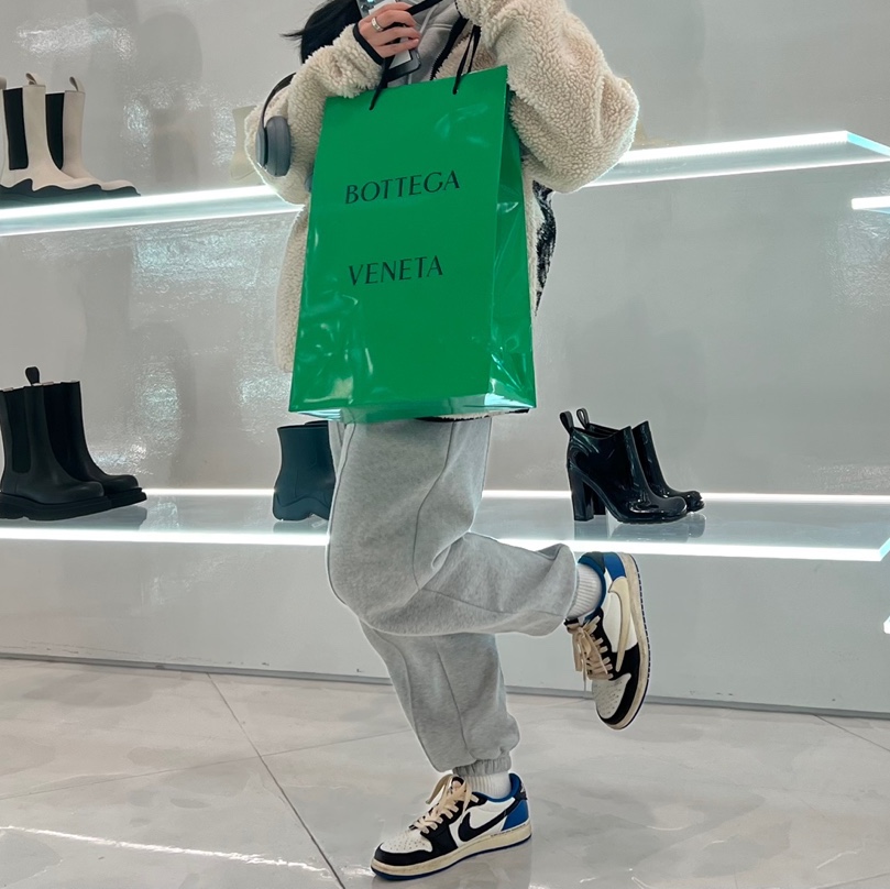 Stussy Venus Jacquard Sherpa Jacket Natural, Bottega Veneta Leather Cassette Parakeet 착용 스타일