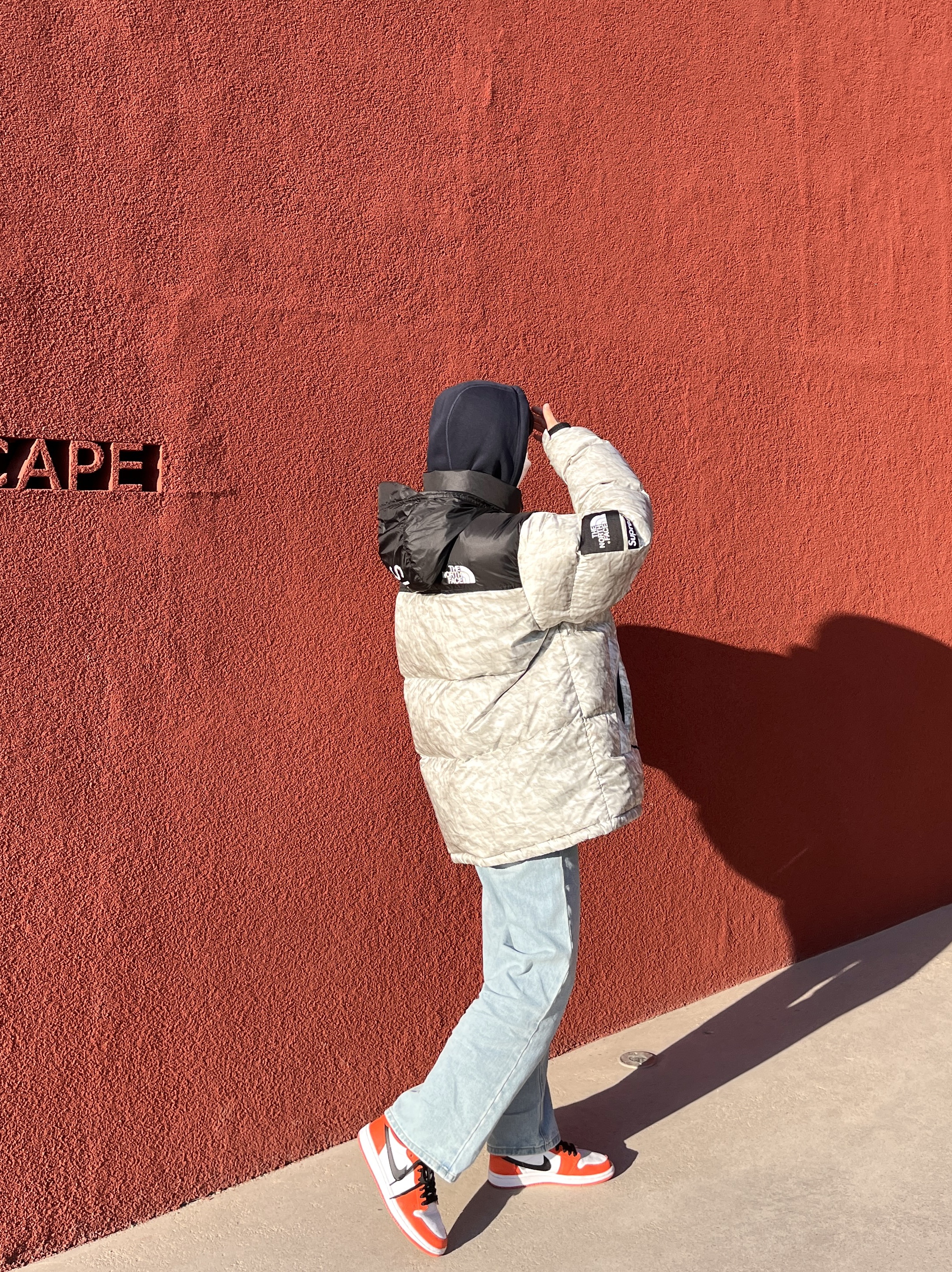 Supreme x The North Face Paper Print Nuptse Jacket - 19FW, (W) Jordan 1 Low OG Starfish 착용 스타일 - 3