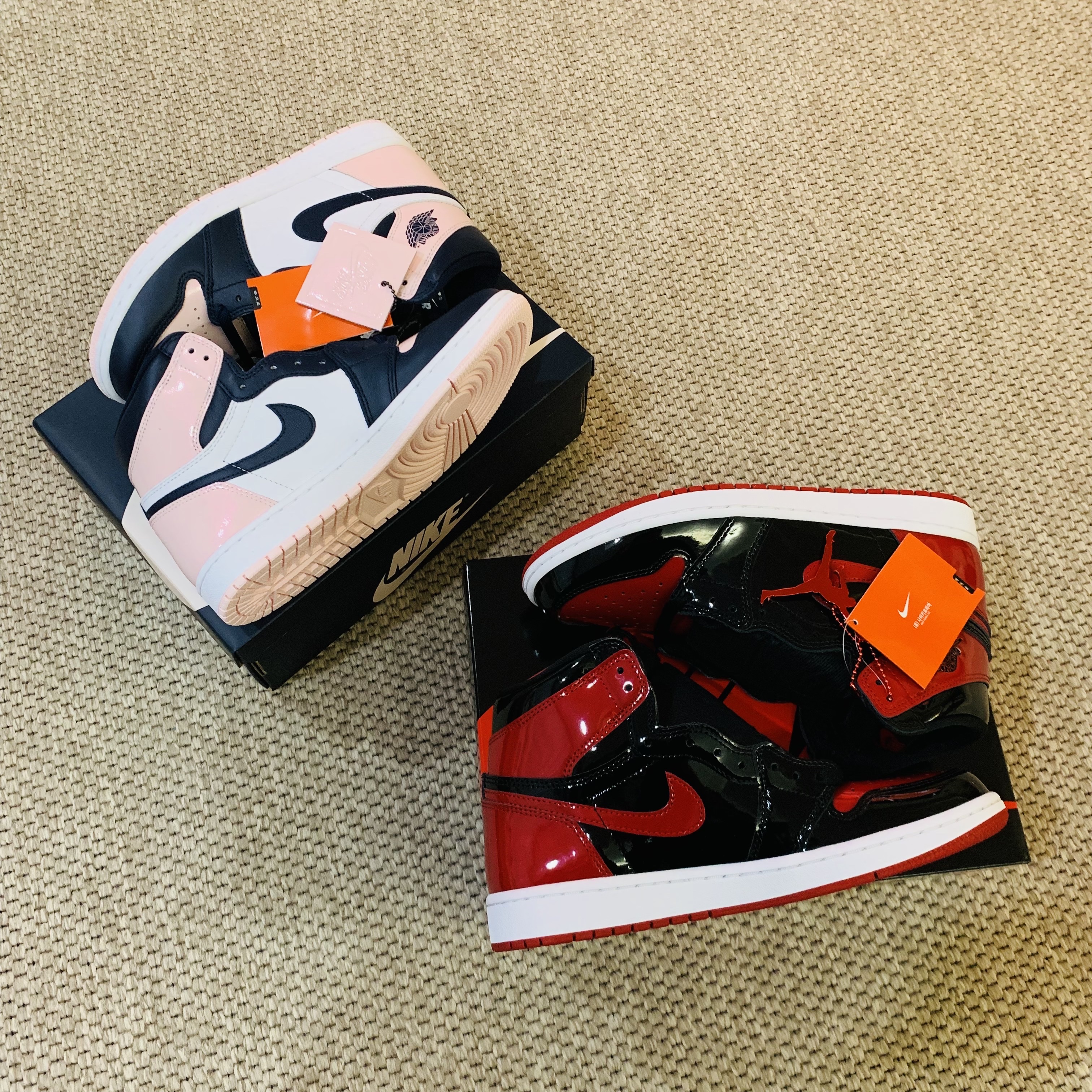 Jordan 1 Retro High OG Patent Bred, (W) Jordan 1 Retro High OG Atmosphere 착용 스타일 - 2
