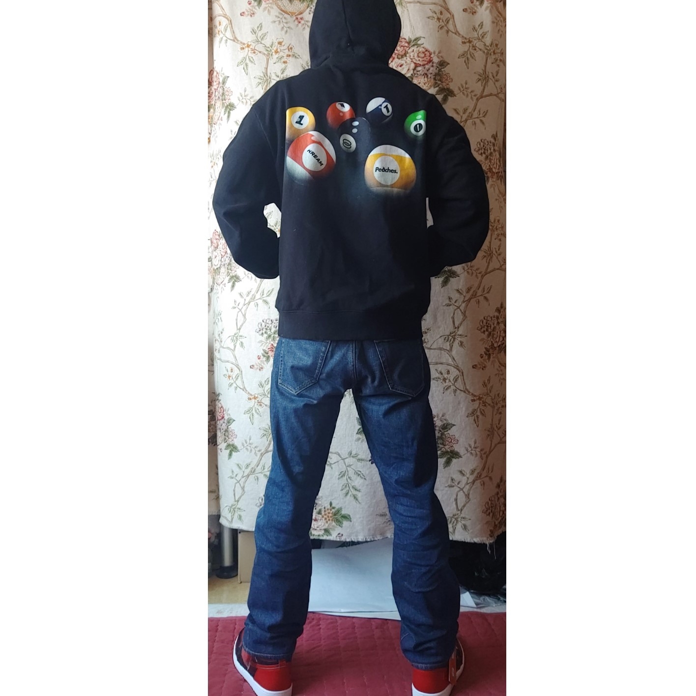 [KREAM Exclusive] Peaches. & KREAM Lotto Hoodie Black (M), Jordan 1 Retro High OG Patent Bred 착용 스타일