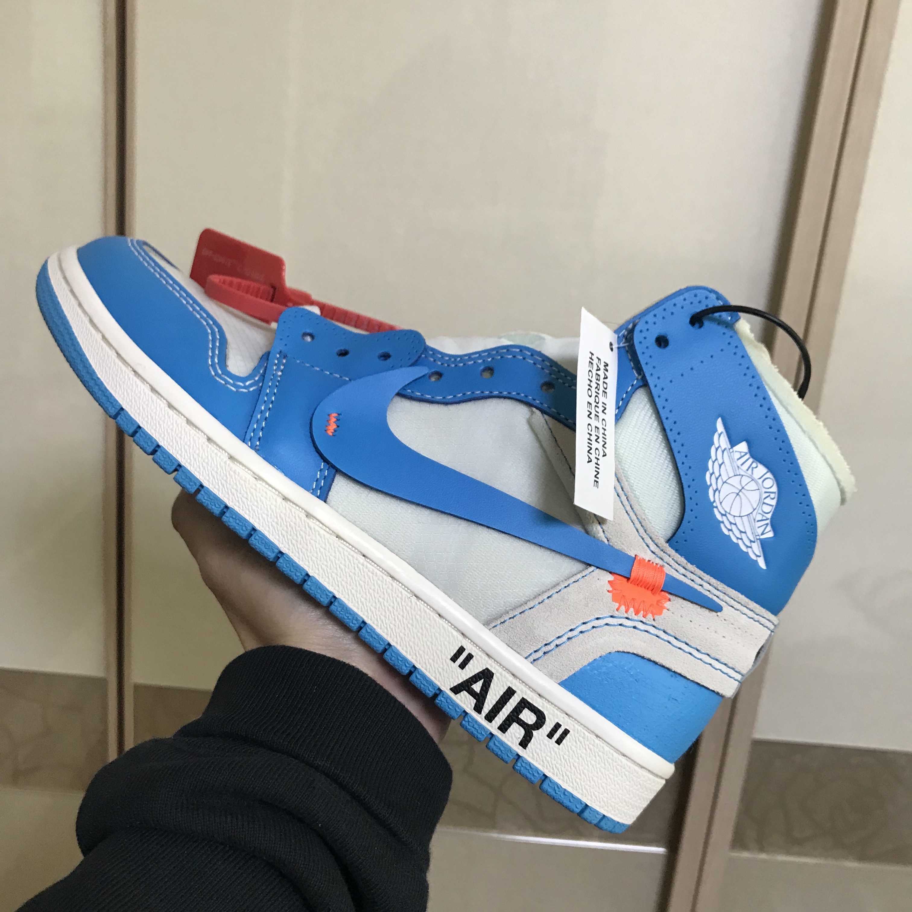 Jordan 1 x Off-White Retro High University Blue 착용 스타일