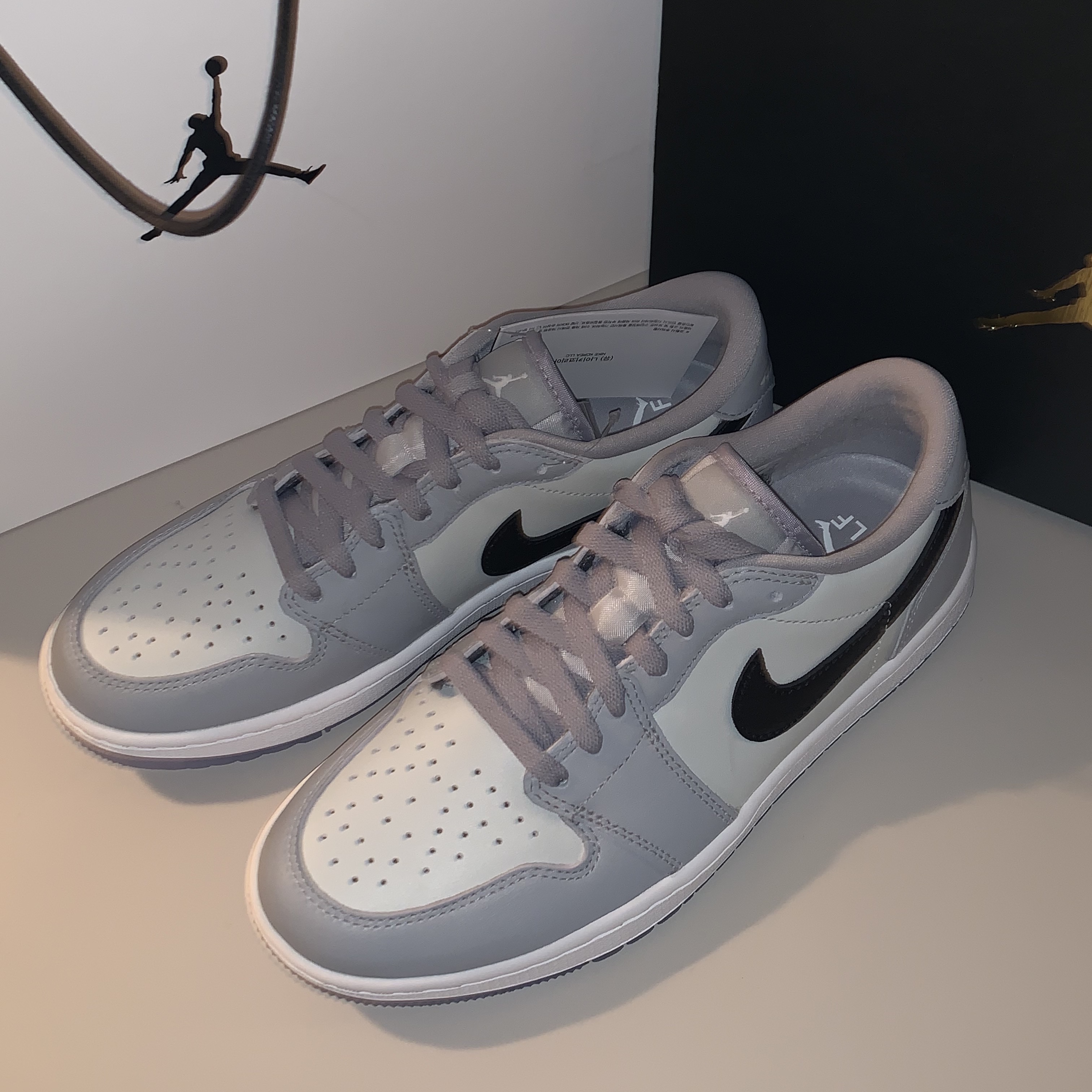 Jordan 1 Low Golf Wolf Grey 착용 스타일 - 1