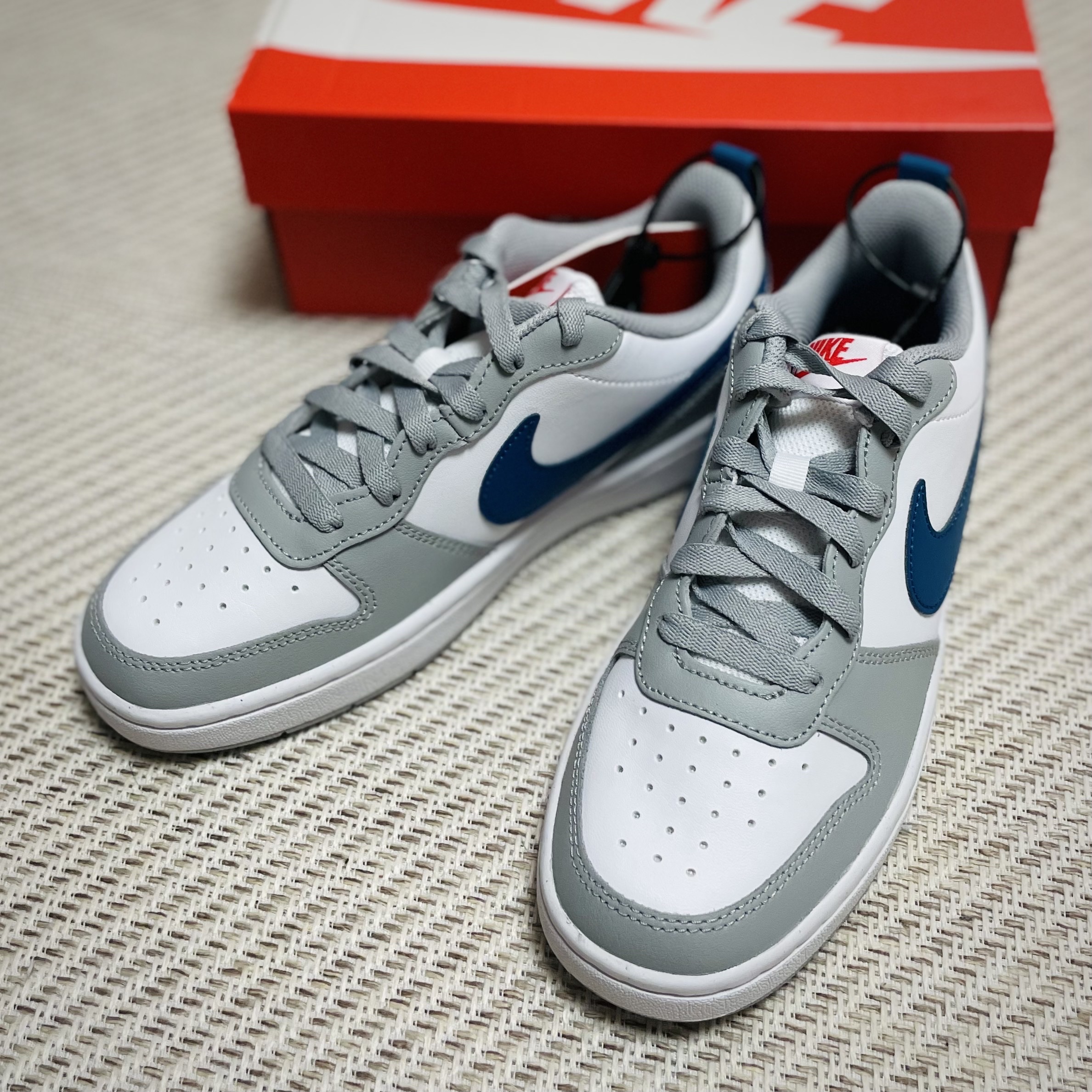 (GS) Nike Court Borough Low 2 Light Smoke Grey 착용 스타일 - 2