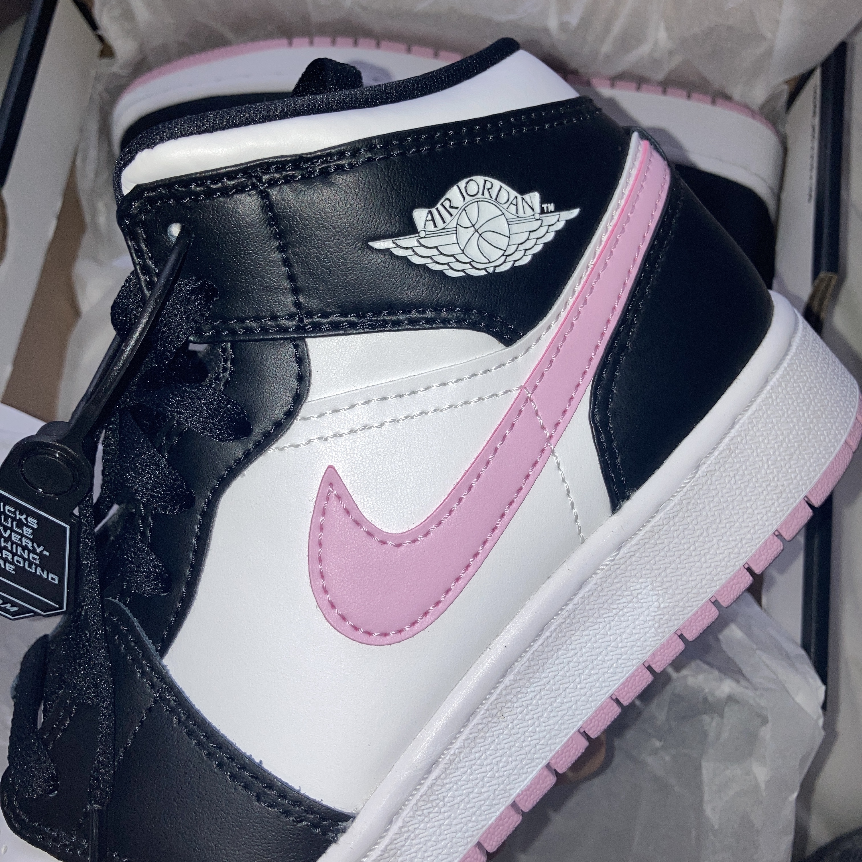 (GS) Jordan 1 Mid Light Arctic Pink 착용 스타일 - 1