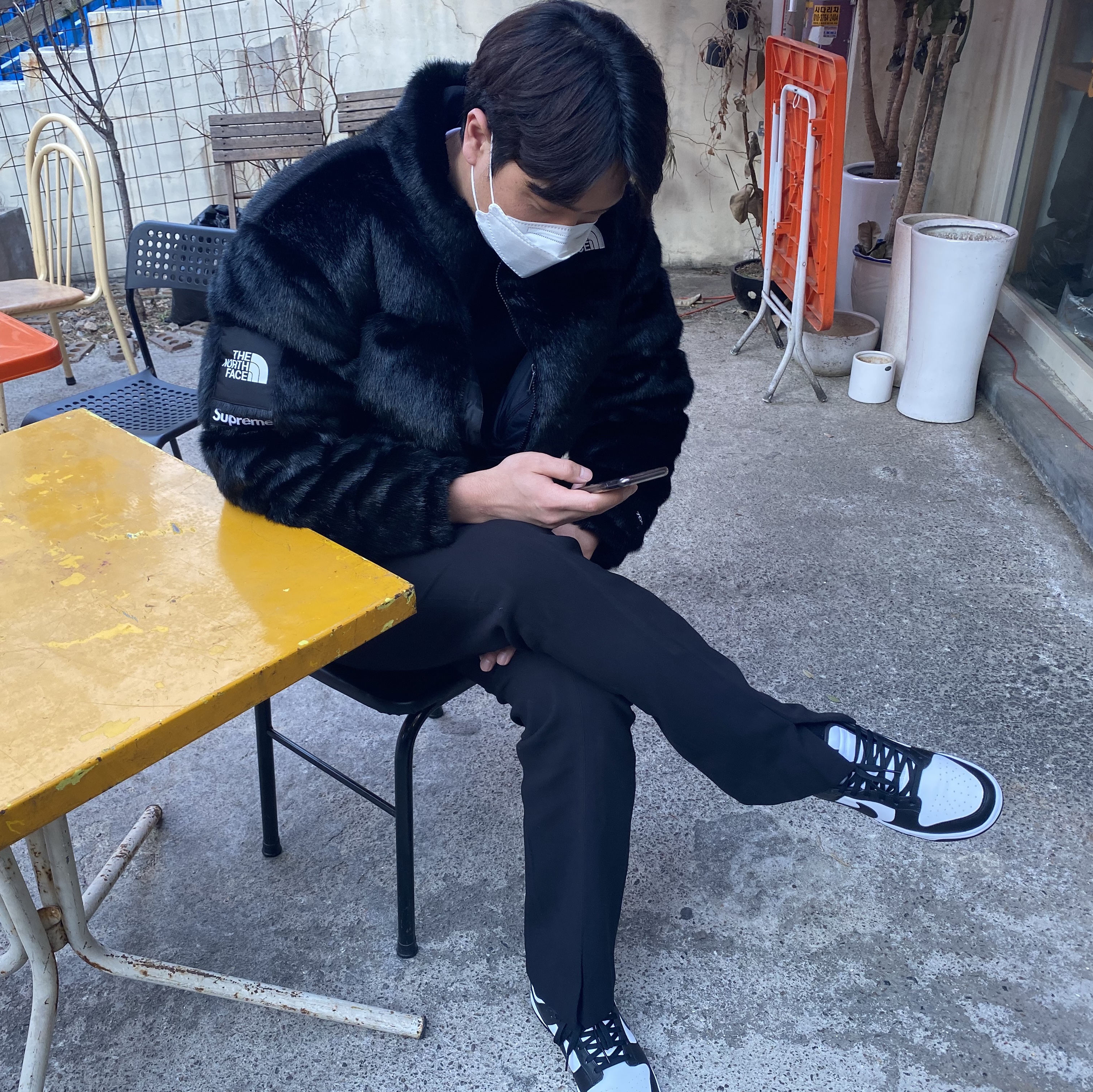 Supreme x The North Face Faux Fur Nuptse Jacket Black - 20FW, Nike Dunk Low Retro Black 착용 스타일 - 2