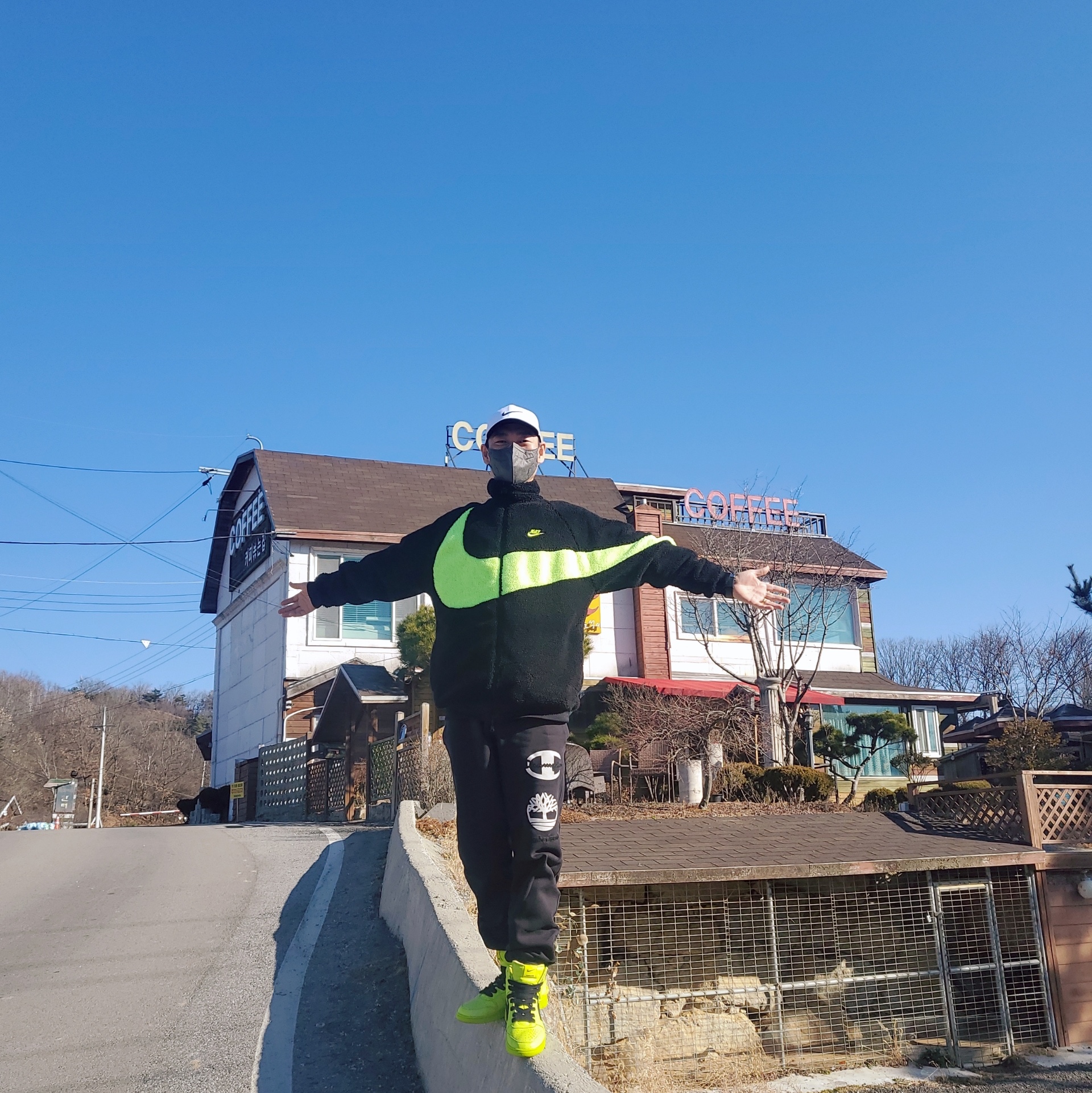 Nike x Ambush Dunk High Flash Lime 착용 스타일