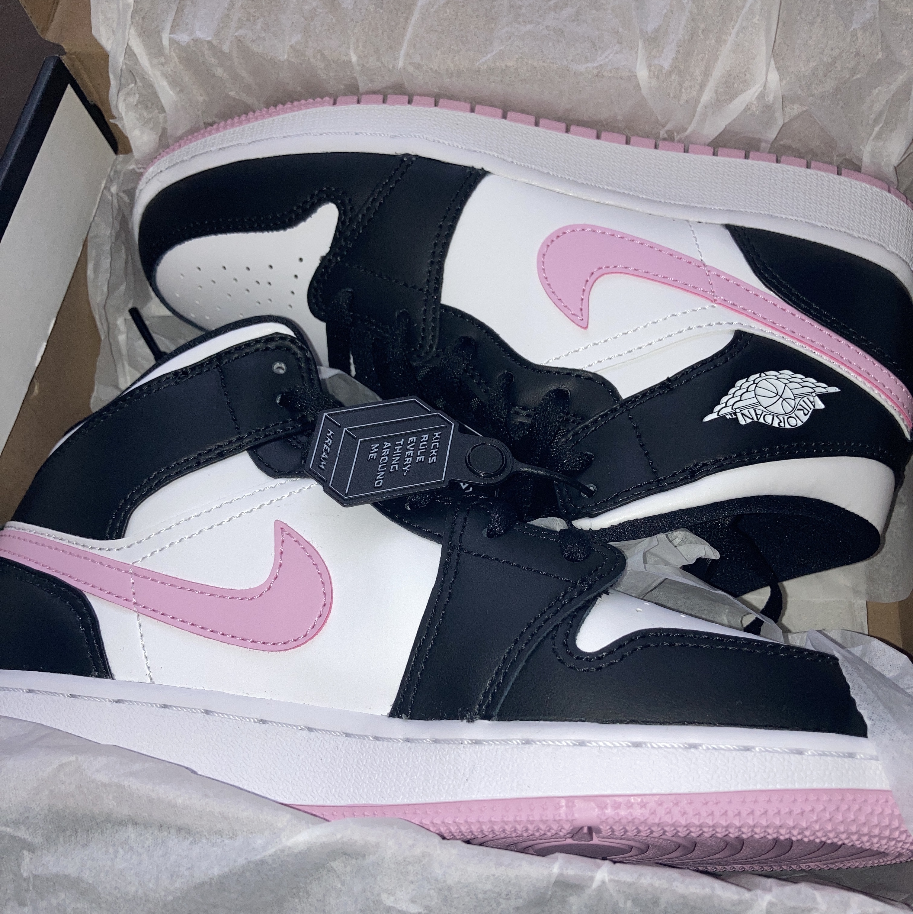 (GS) Jordan 1 Mid Light Arctic Pink 착용 스타일 - 2