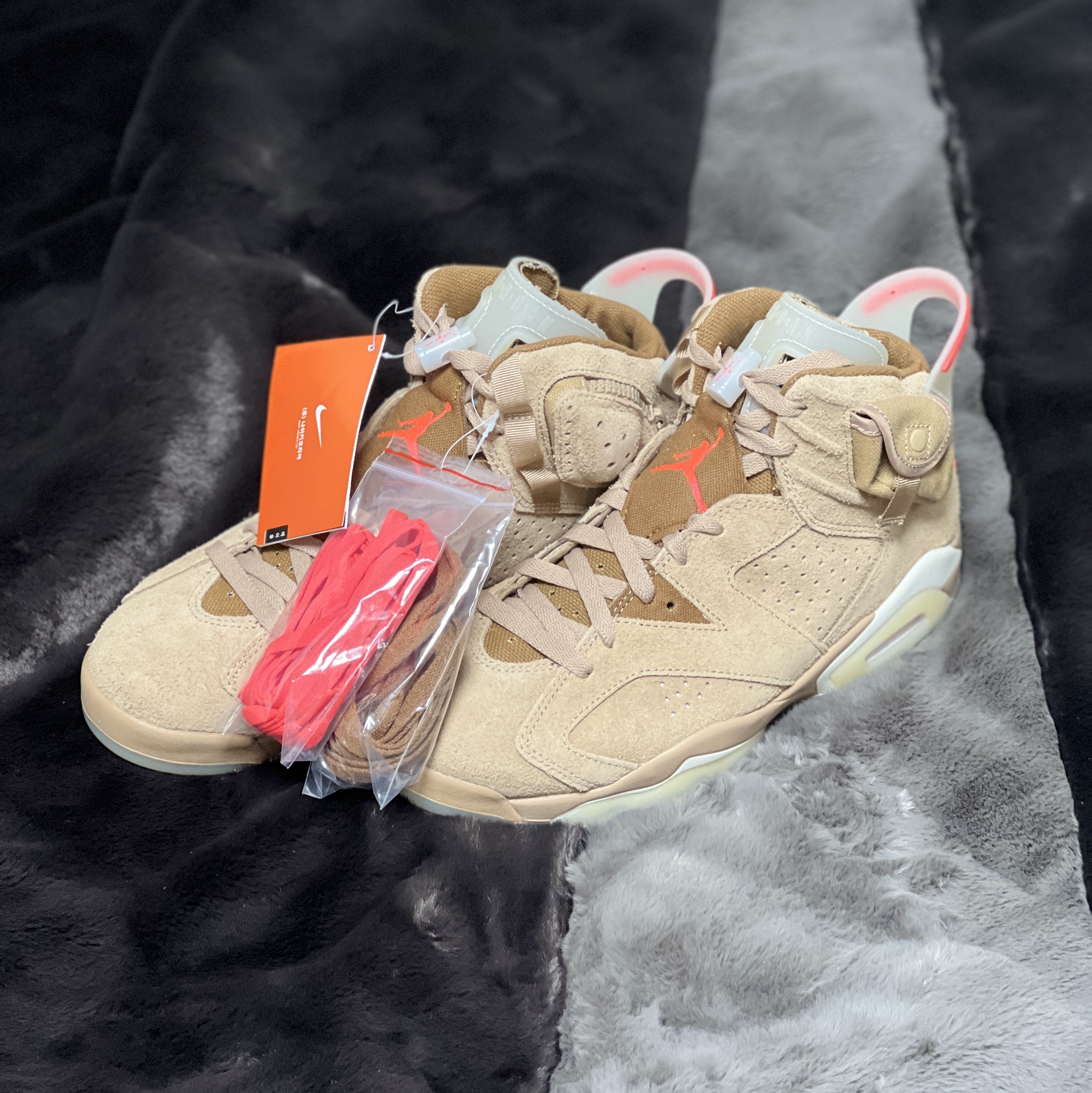 Jordan 6 x Travis Scott Retro SP British Khaki 착용 스타일 - 4