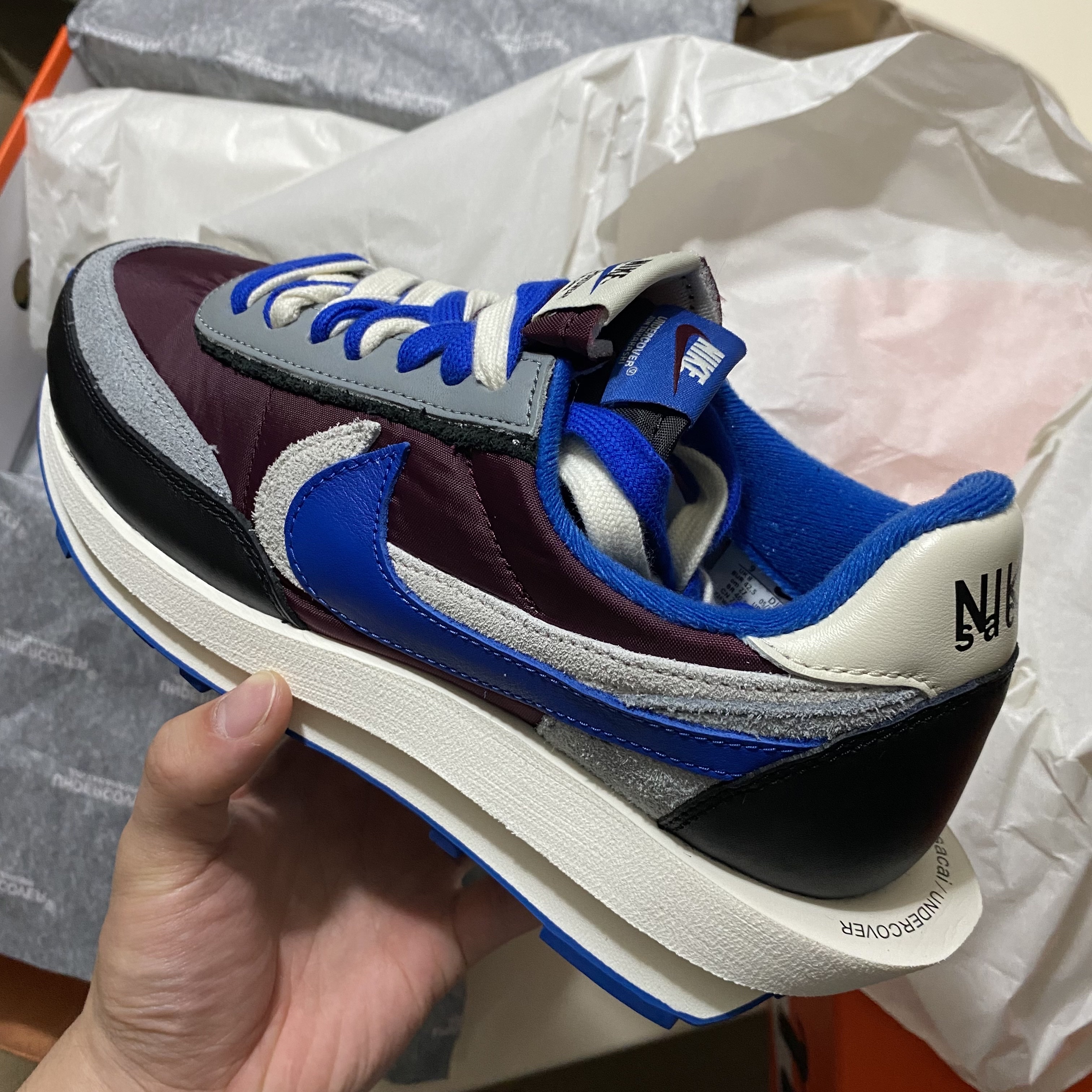 Nike x Sacai x Undercover LDWaffle Night Maroon Team Royal 착용 스타일 - 1