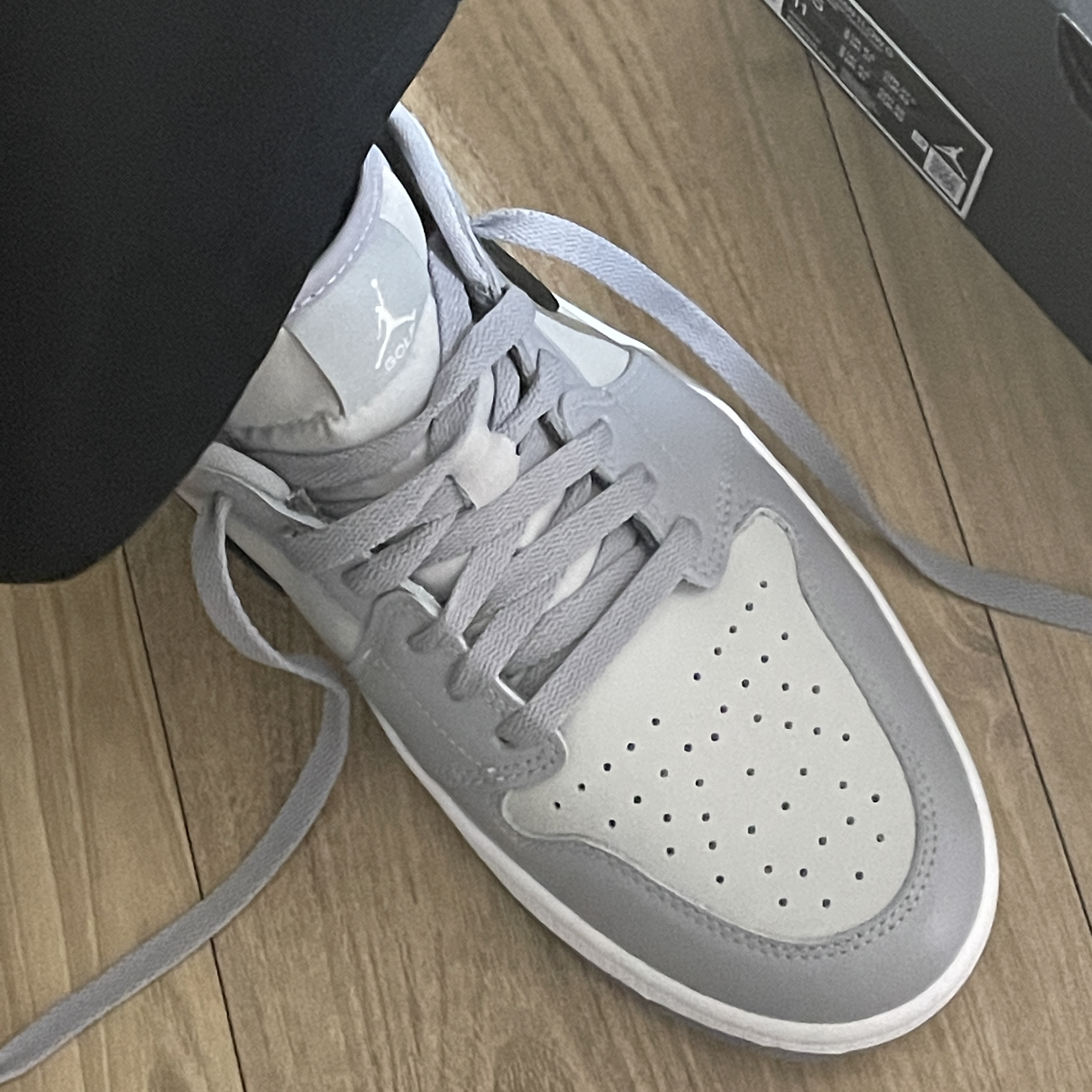 Jordan 1 Low Golf Wolf Grey 착용 스타일 - 5
