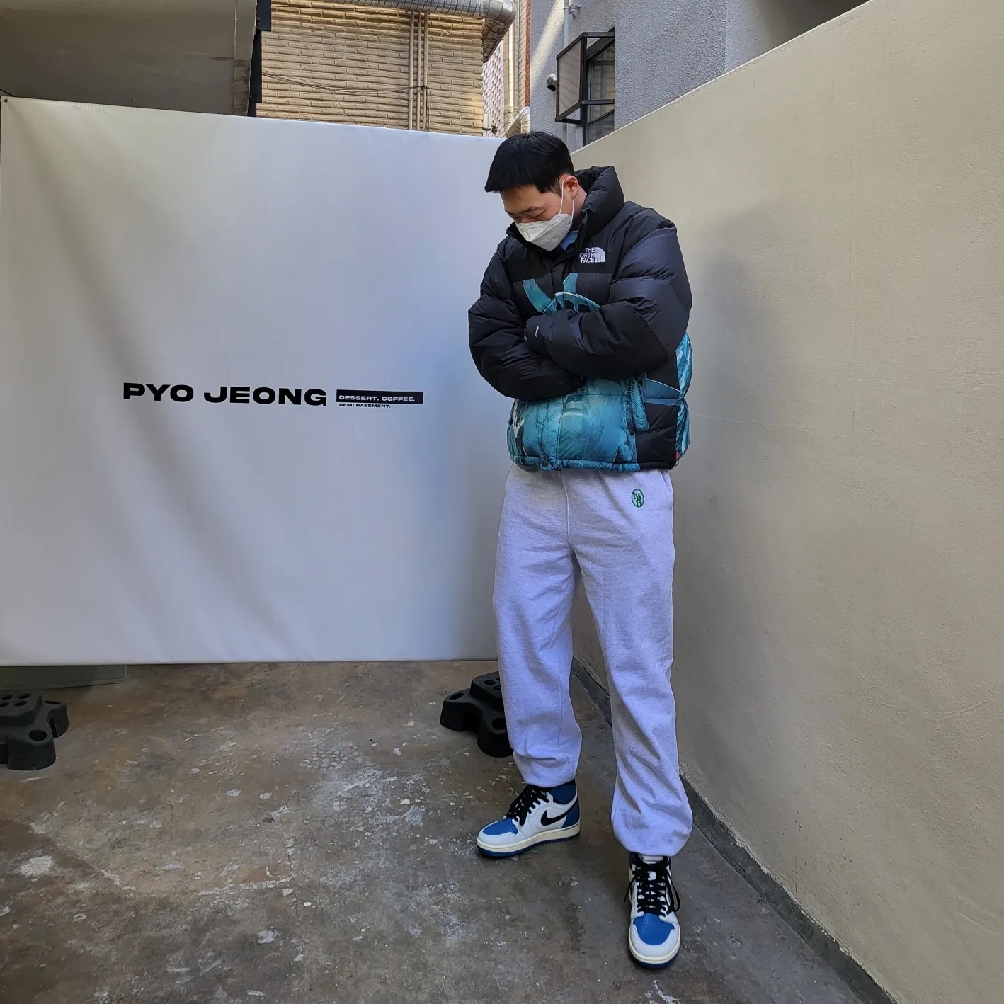 Supreme x The North Face Statue of Liberty Mountain Jacket Black - 19FW, Jordan 1 x Travis Scott x Fragment Retro High OG SP Military Blue 착용 스타일 - 3