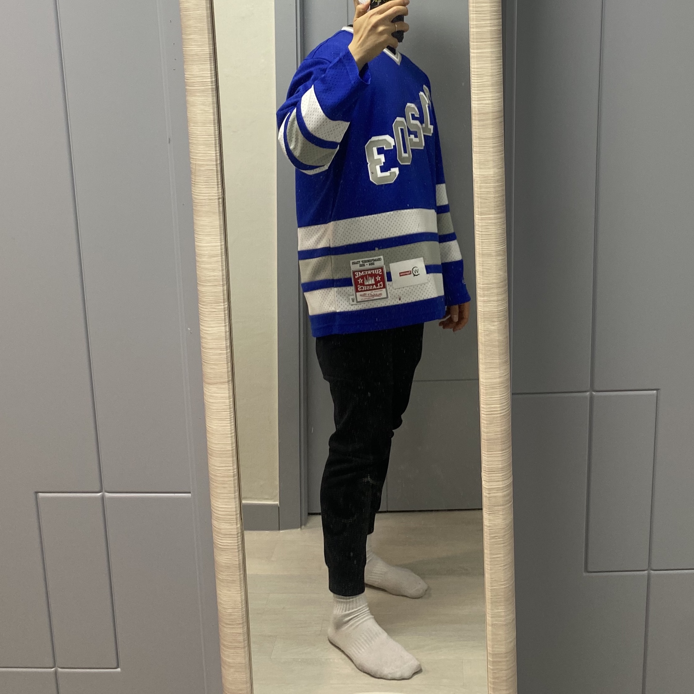 Supreme x WTAPS Mitchell & Ness Hockey Jersey Blue - 21FW 착용 스타일