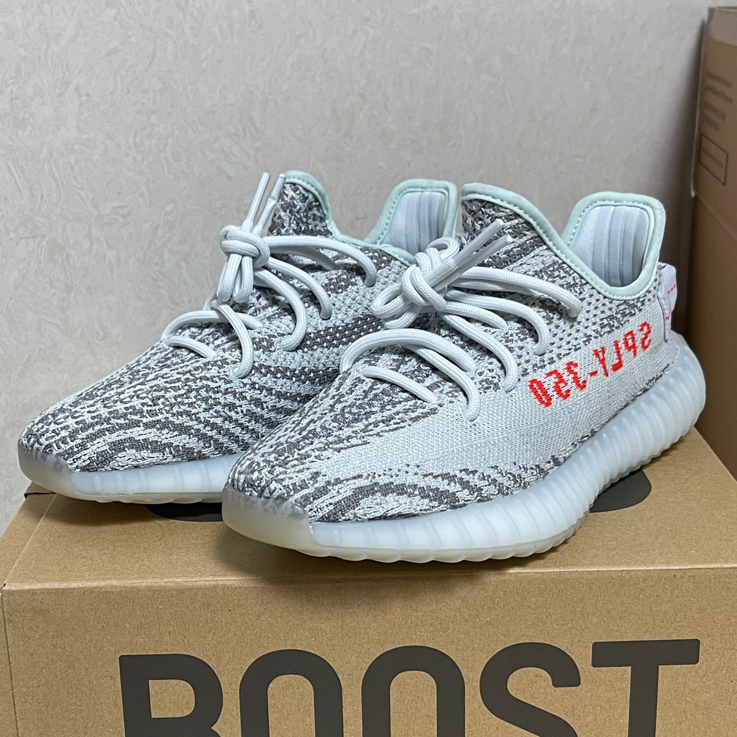 Adidas Yeezy Boost 350 V2 Blue Tint 2017 착용 스타일