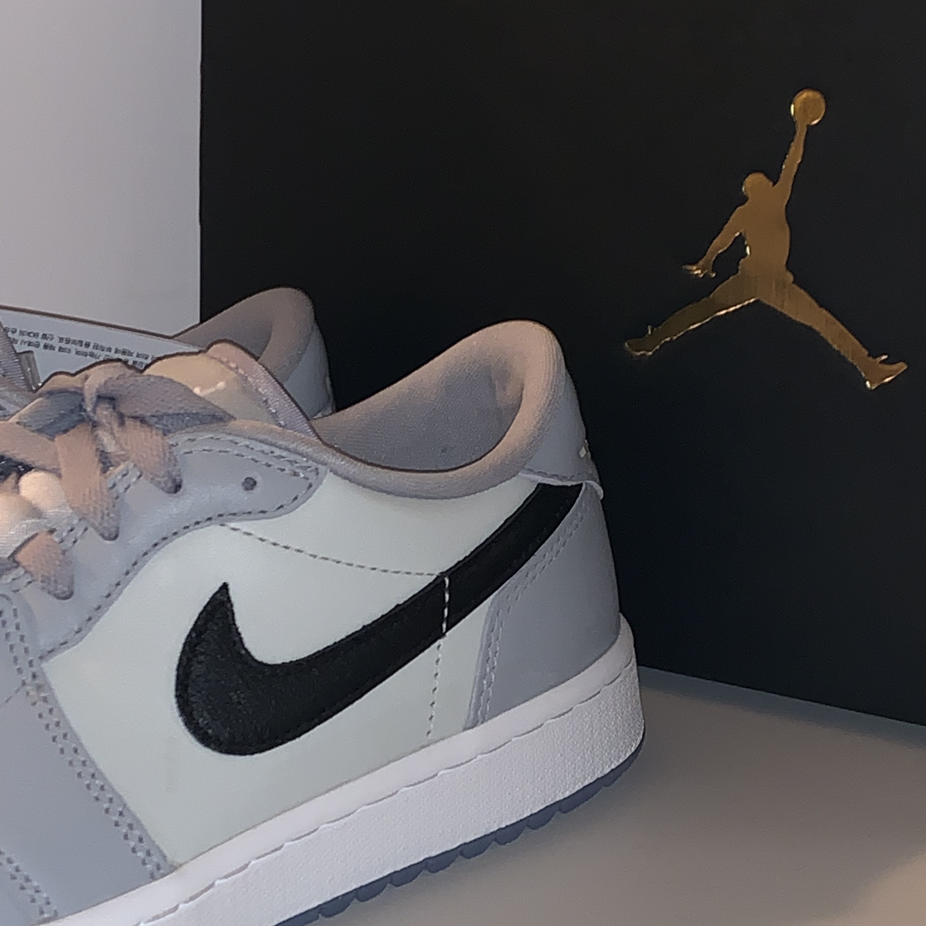 Jordan 1 Low Golf Wolf Grey 착용 스타일 - 3