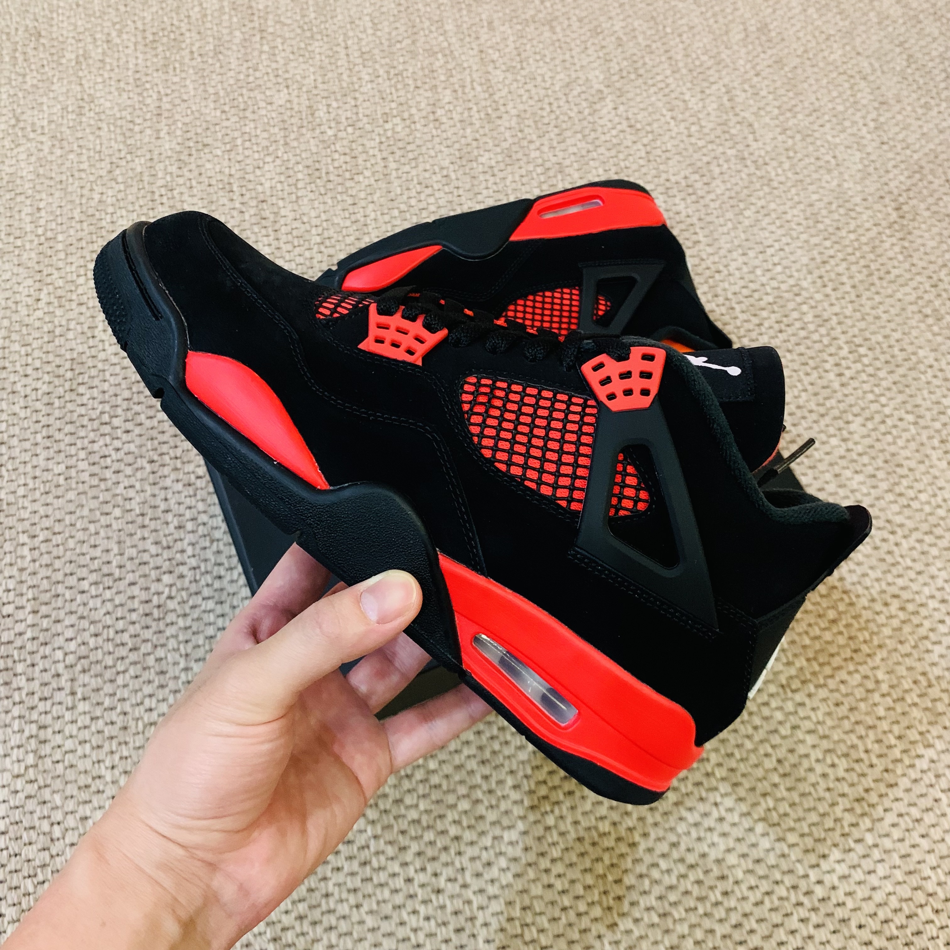 Jordan 4 Retro Crimson 착용 스타일 - 3