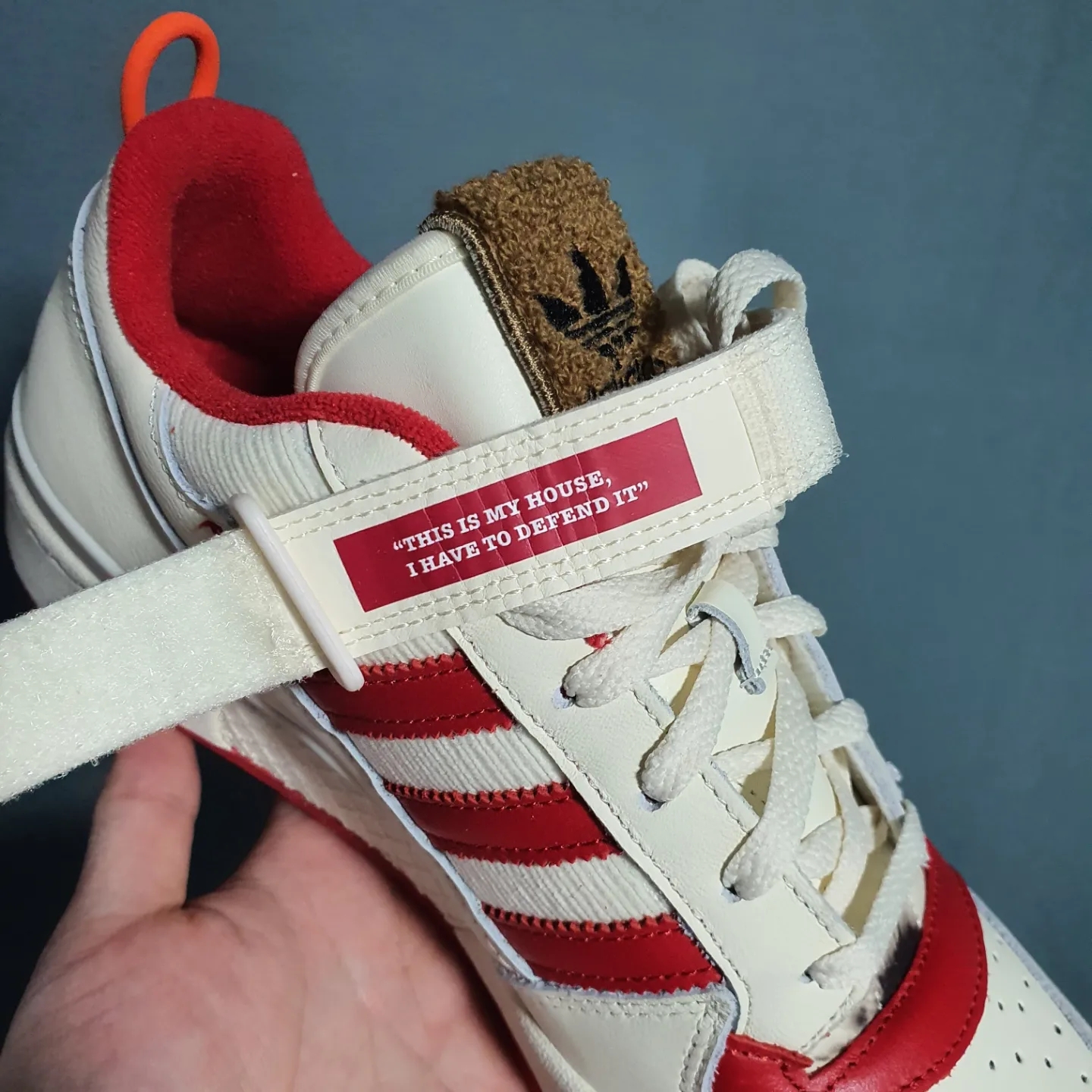 Adidas Forum Low Home Alone 착용 스타일 - 3