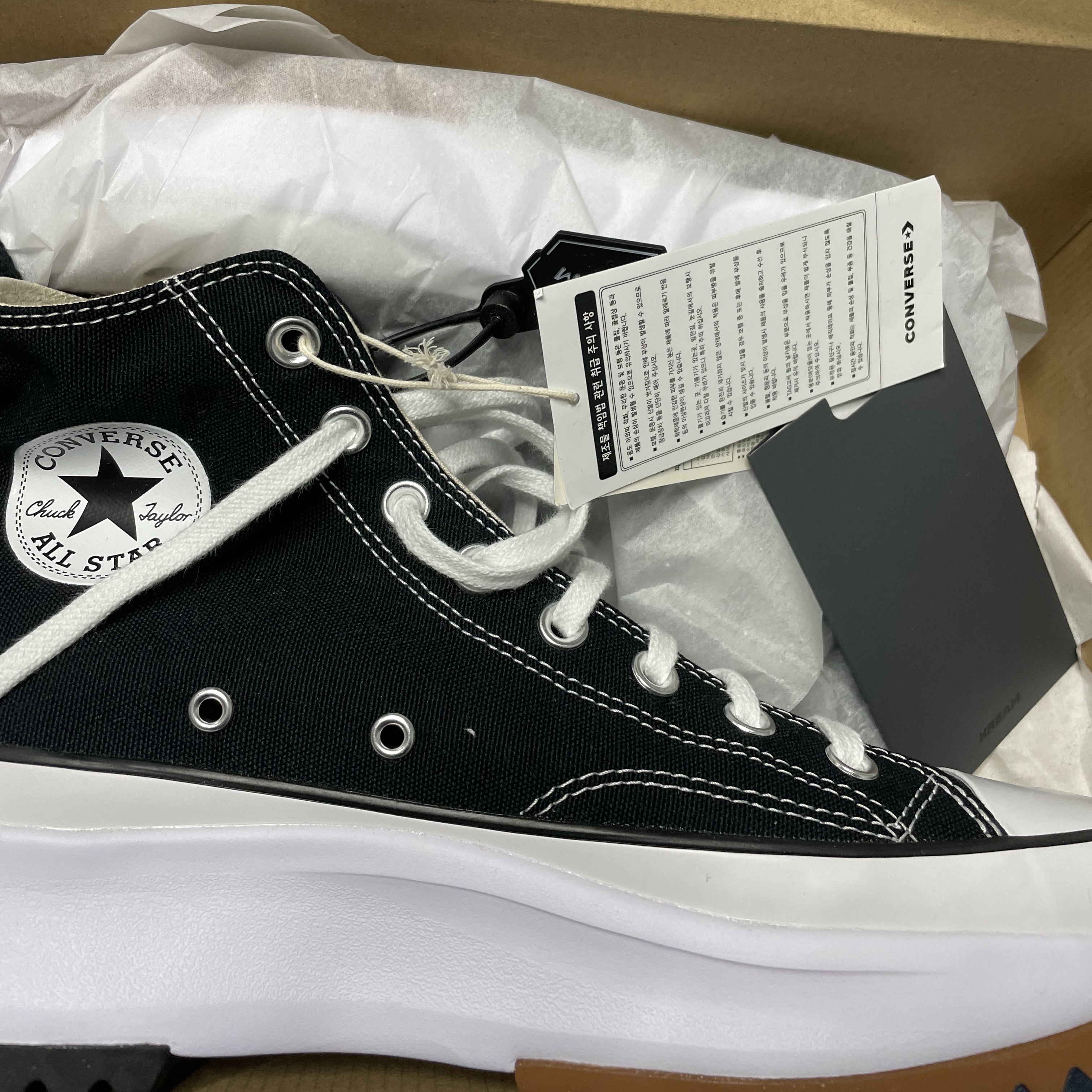 Converse Run Star Hike Hi Black White Gum 착용 스타일