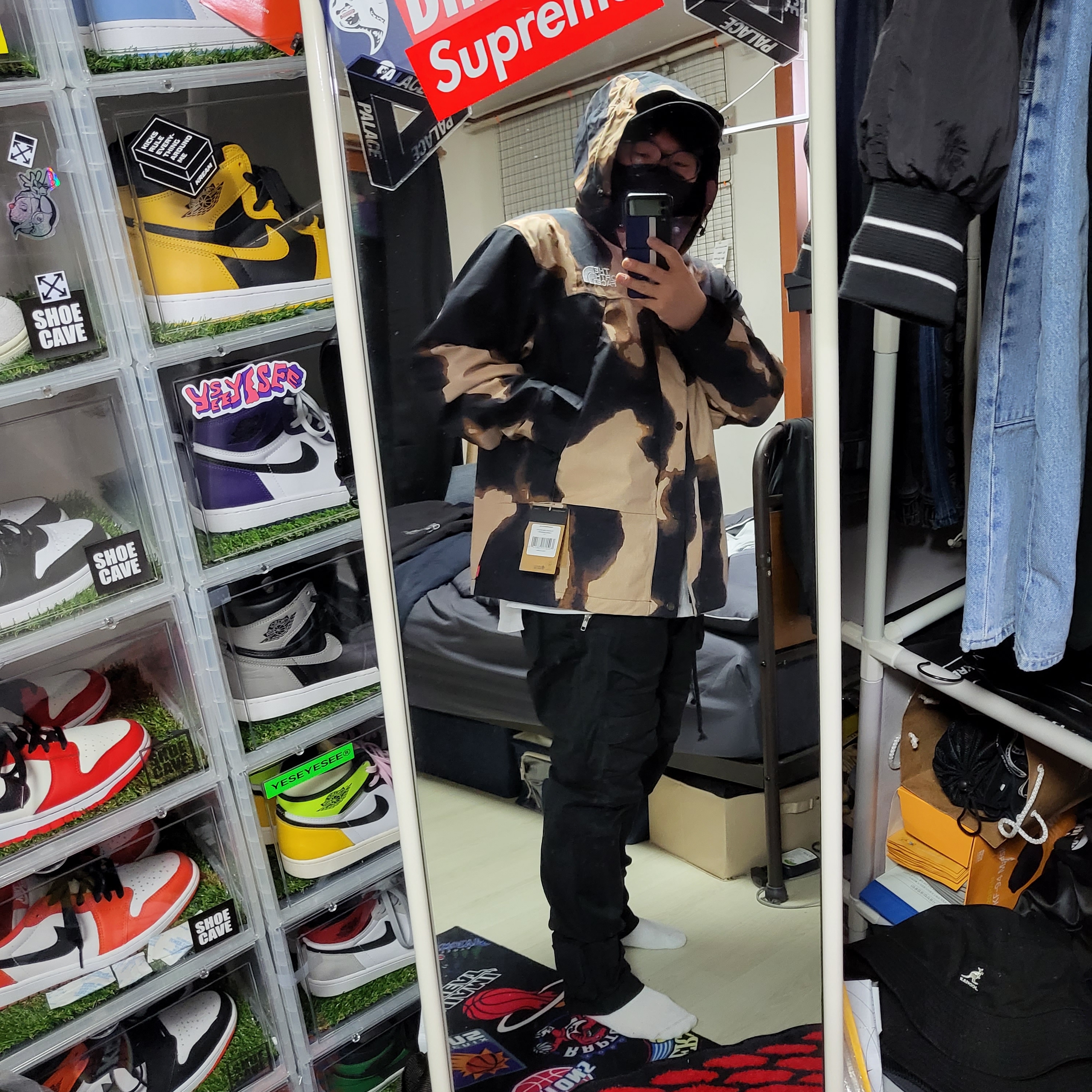 Supreme x The North Face Bleached Denim Print Mountain Jacket Black - 21FW 착용 스타일