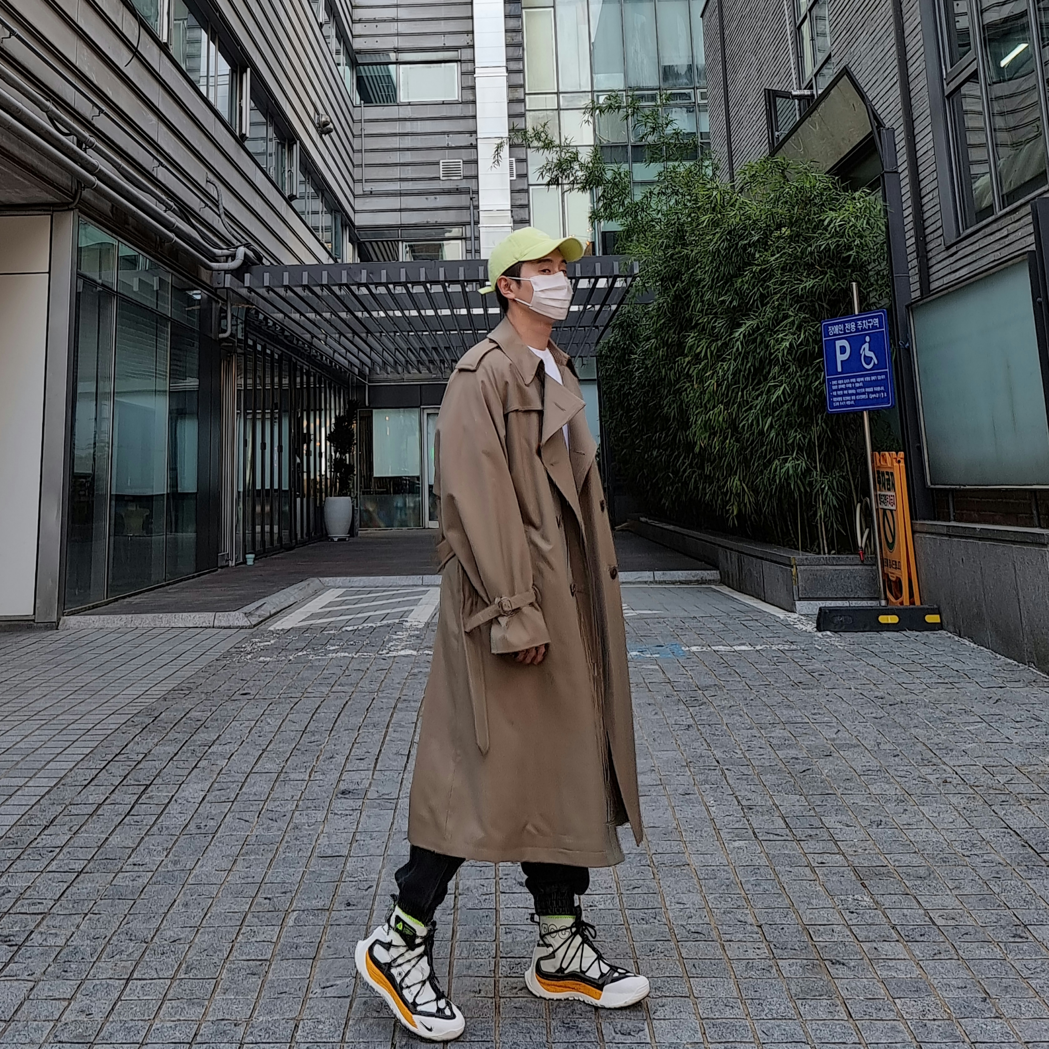 Nike ACG Terra Antarktik Gore-Tex Summit White, Juun.J Detail Track Jogger Denim Pants Black - 22SS 착용 스타일