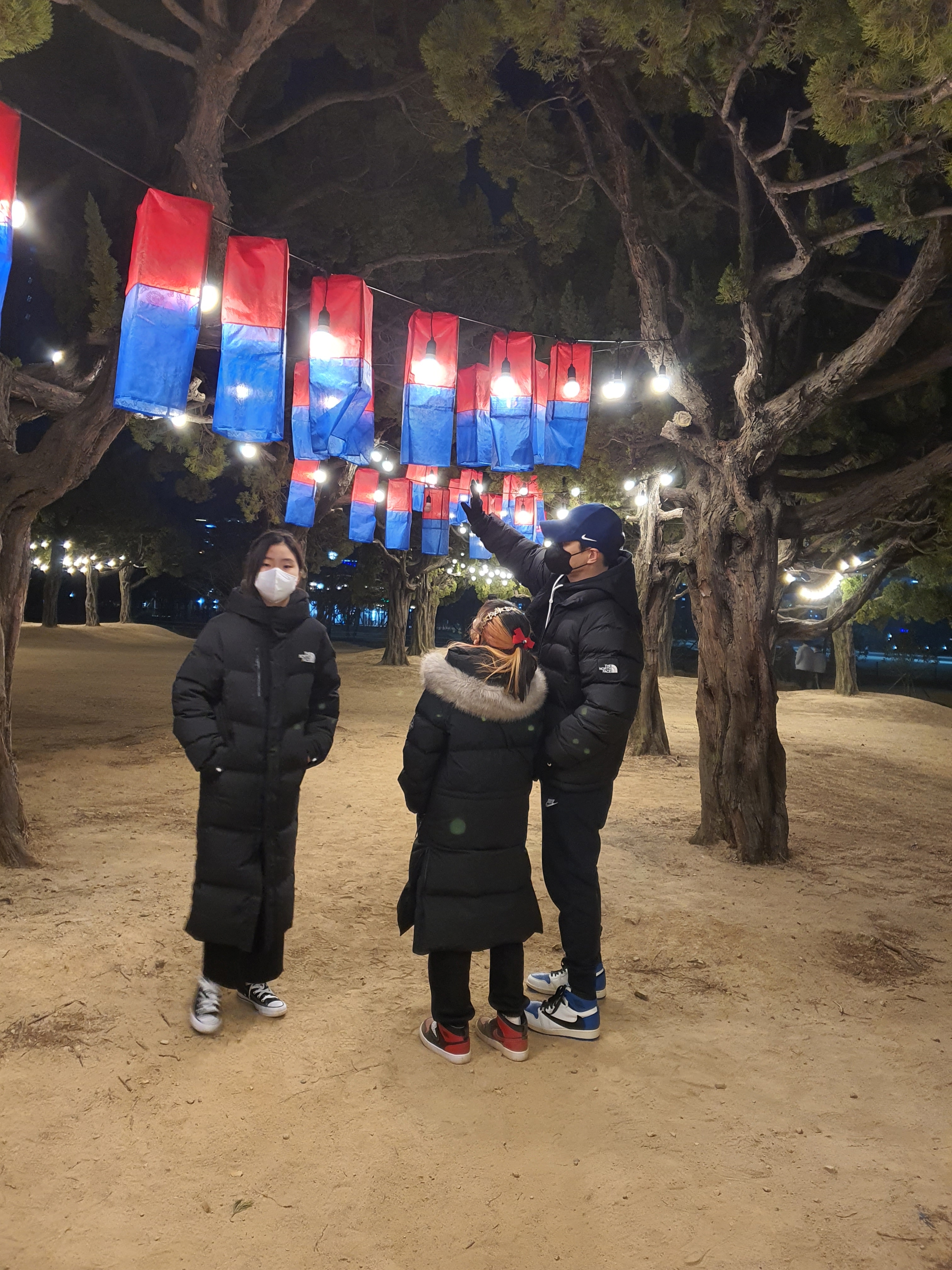 Jordan 1 x Travis Scott x Fragment Retro High OG SP Military Blue, (PS) Sky Jordan 1 Bred 착용 스타일 - 2