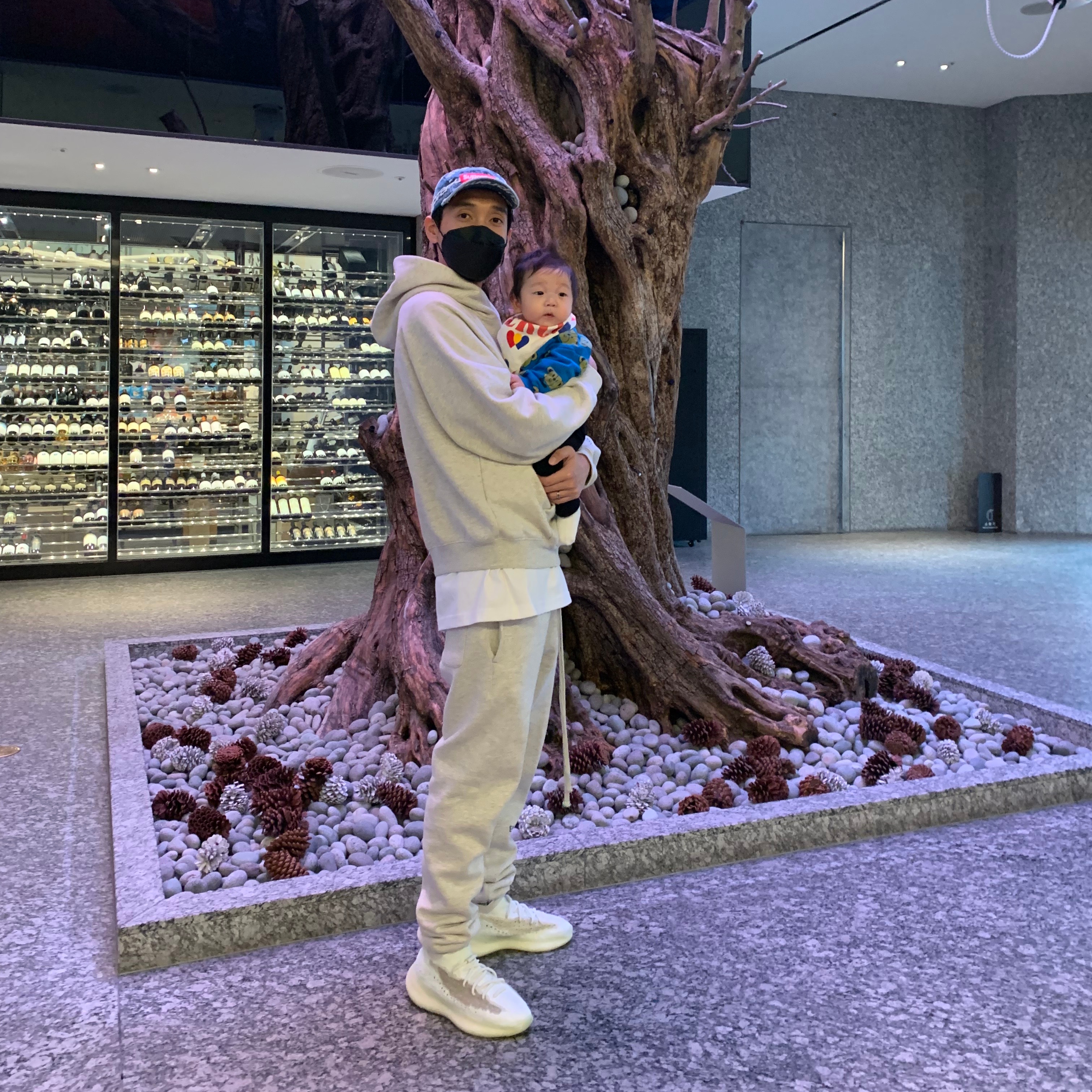 Essentials The Core Collection Pullover Hoodie Oatmeal, Essentials The Core Collection Sweatpants Oatmeal 착용 스타일
