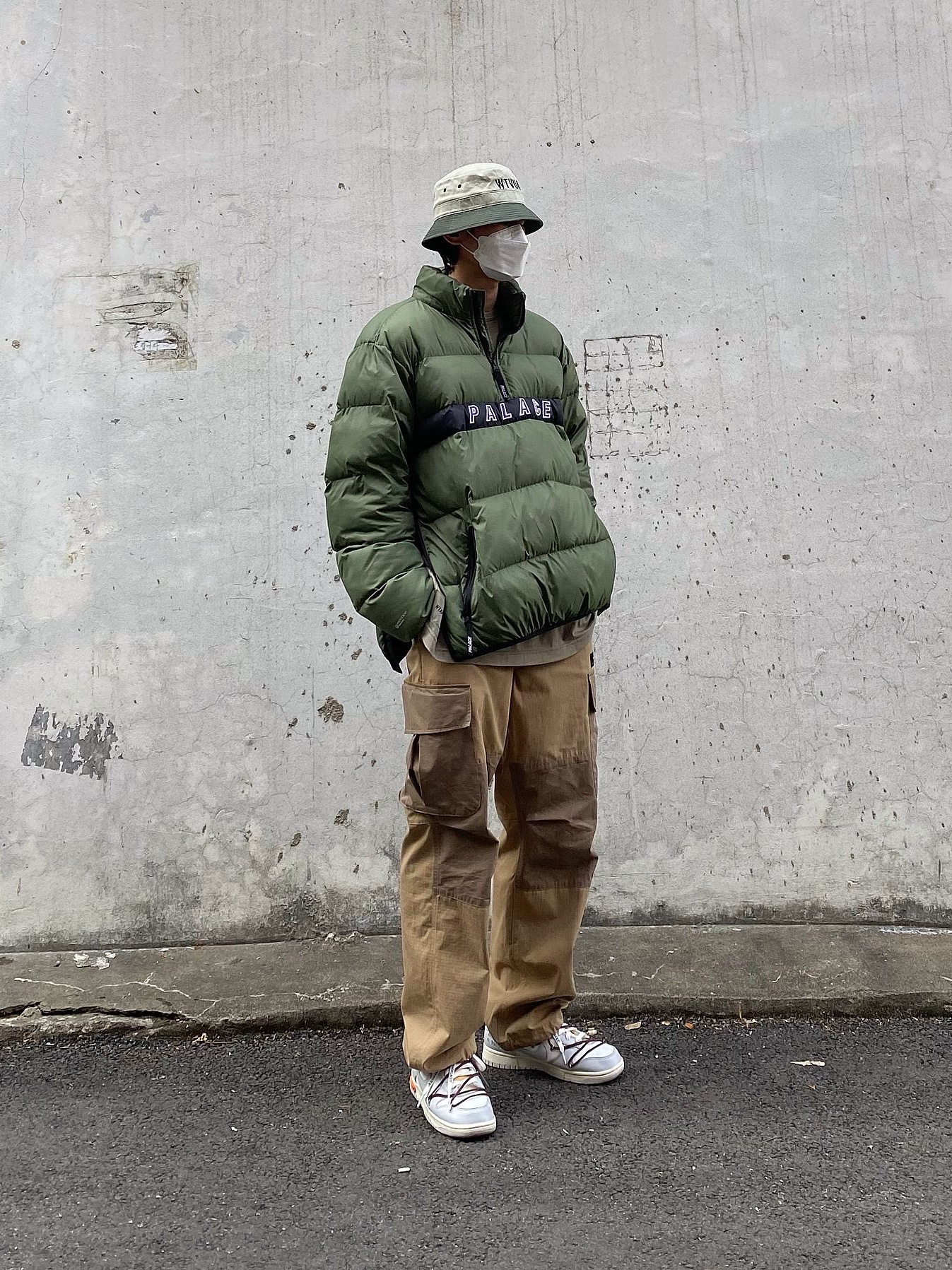 Nike x Off-White Dunk Low The 50 - Lot 46, Palace Ruffer Puffer Jacket Green - 20FW 착용 스타일 - 2