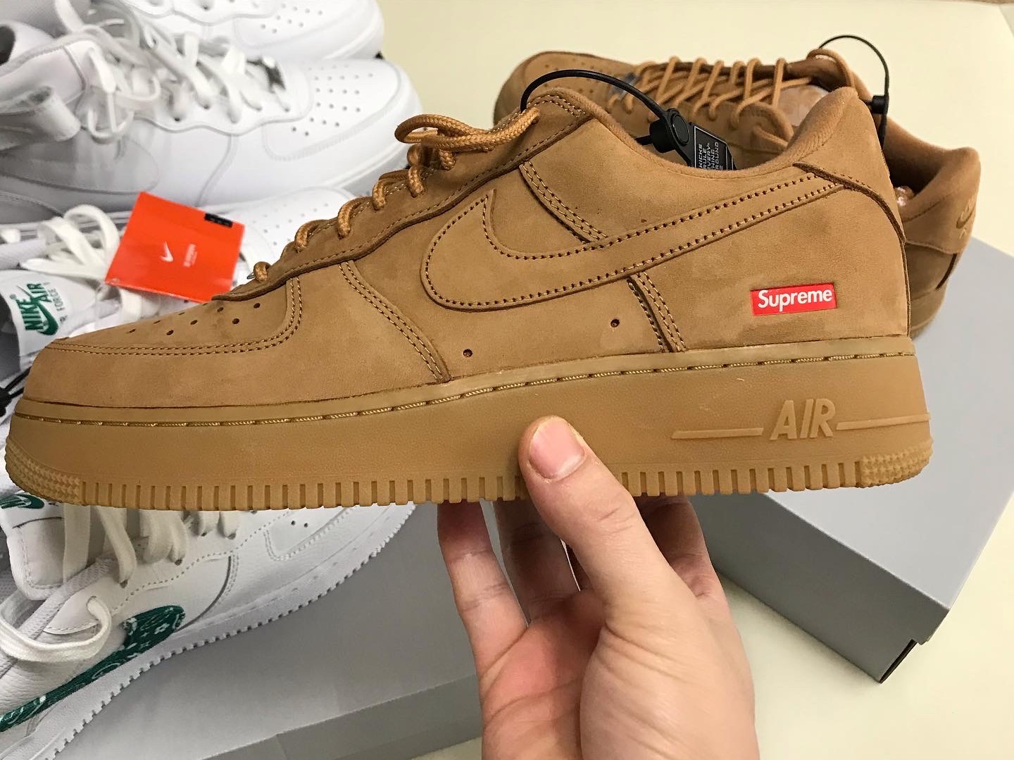 Nike x Supreme Air Force 1 Low Flax 착용 스타일