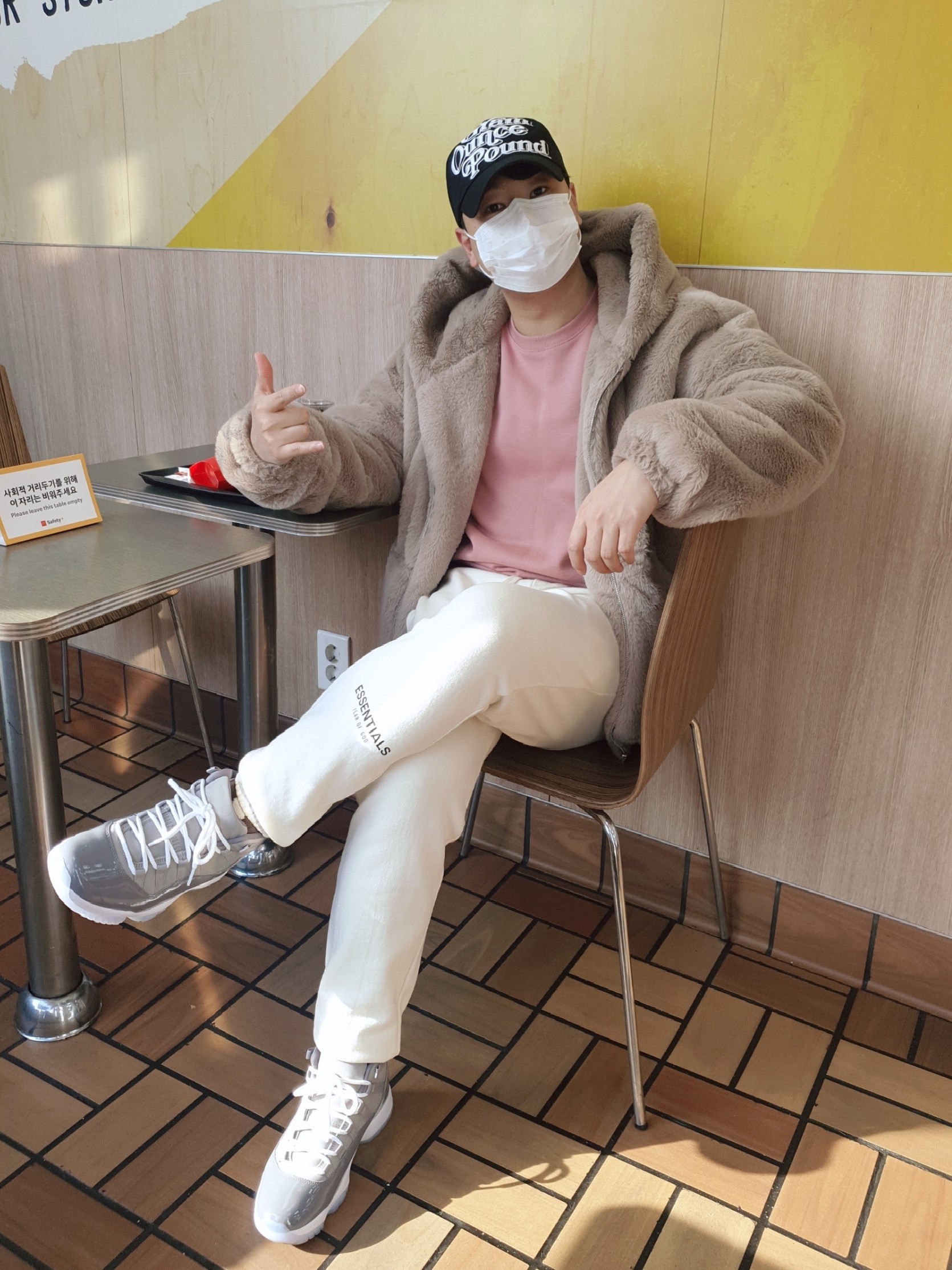 Jordan 11 Retro Cool Grey 2021 착용 스타일 - 3