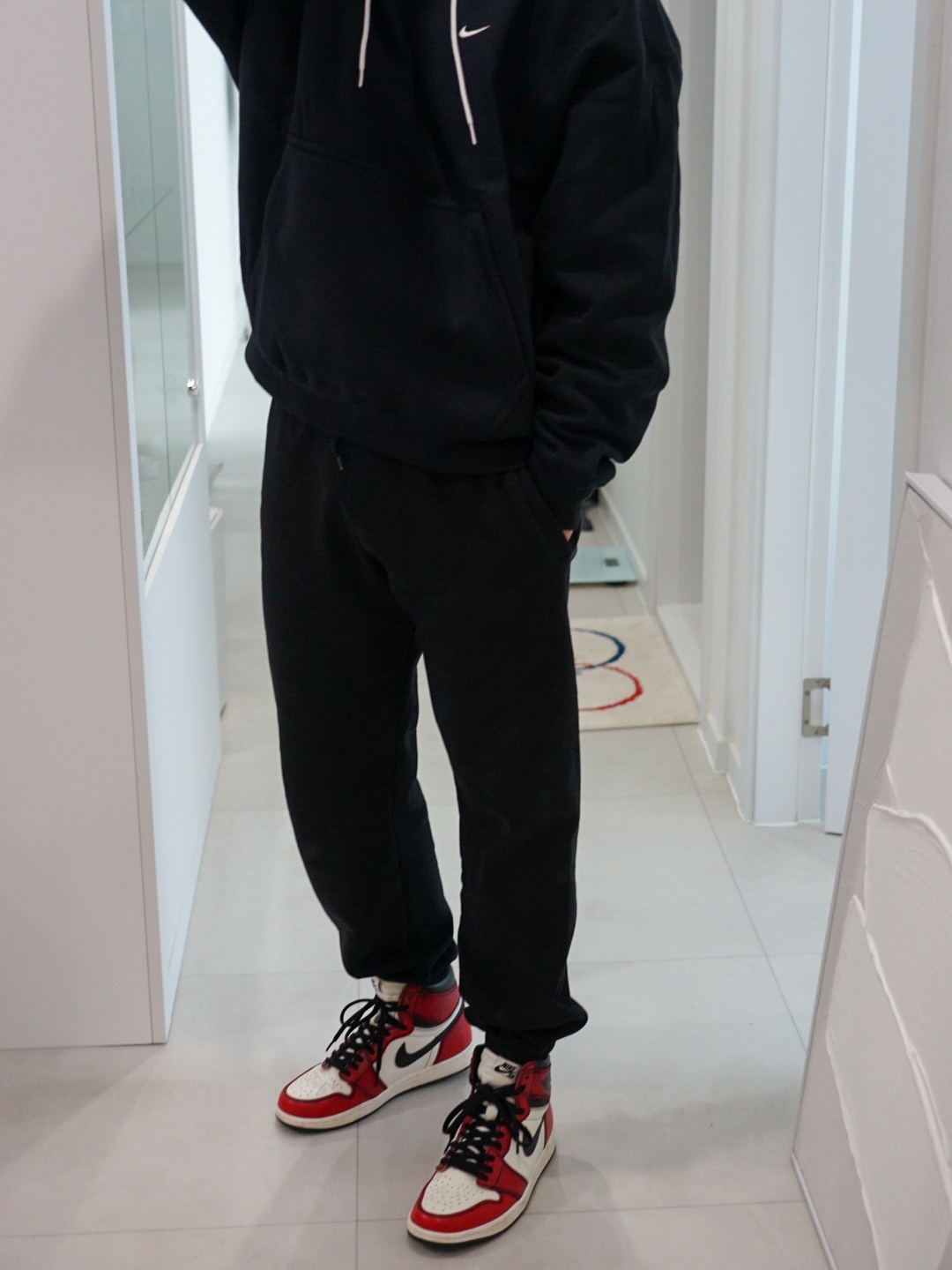Jordan 1 Retro High OG Defiant SB LA to Chicago, Nike NRG Solo Swoosh Fleece Hoodie Black White - US/EU 착용 스타일 - 2