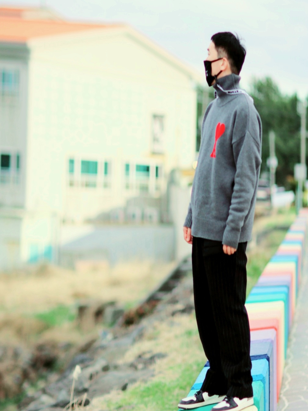 AMI de Coeur Oversize Intarsia Funnel Neck Sweater Heather Grey, Jordan 1 Retro High OG Black Mocha 착용 스타일