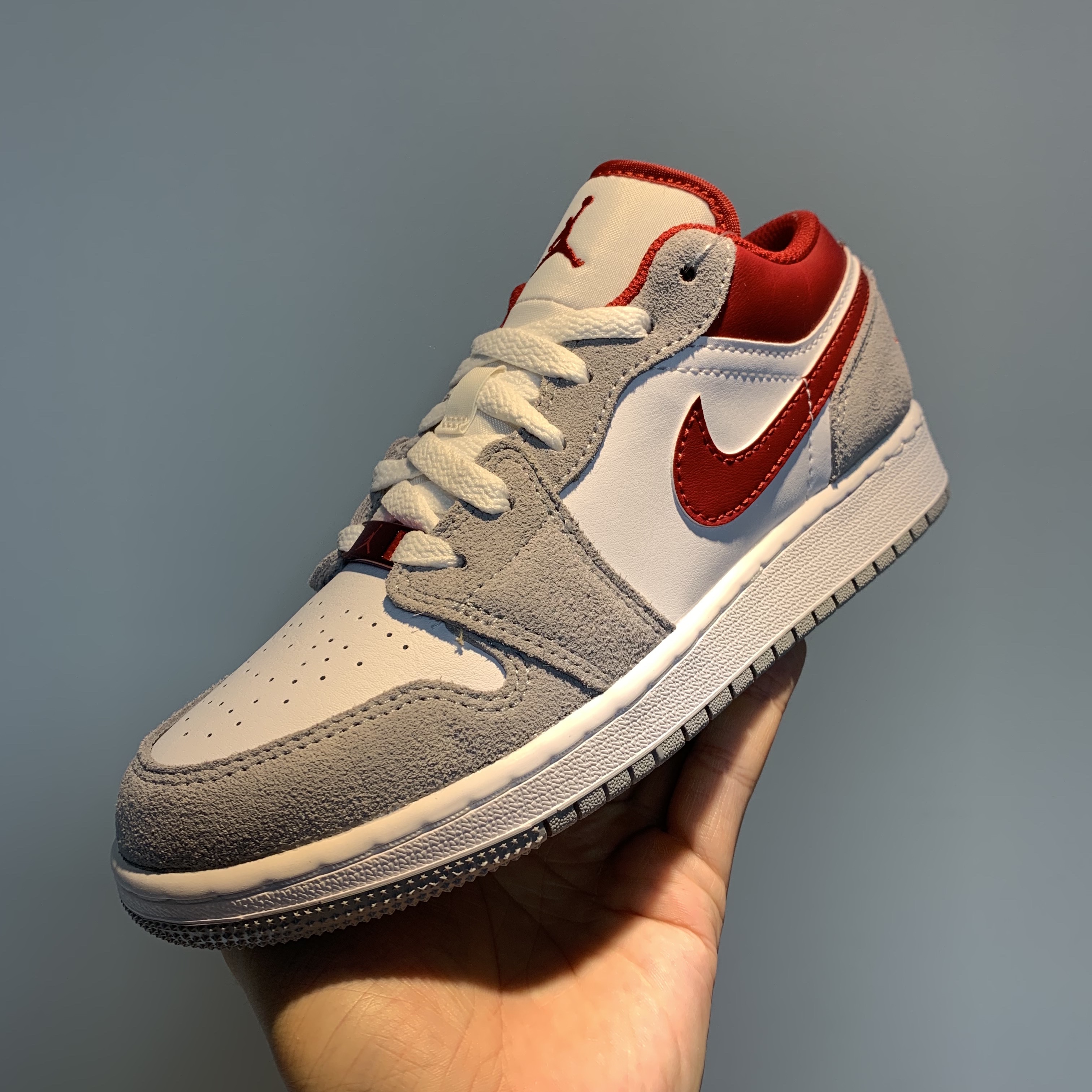 (GS) Jordan 1 Low SE Light Smoke Grey Gym Red 착용 스타일