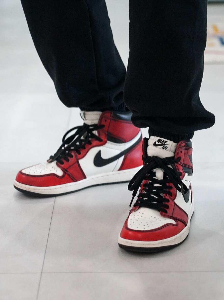 Jordan 1 Retro High OG Defiant SB LA to Chicago, Nike NRG Solo Swoosh Fleece Hoodie Black White - US/EU 착용 스타일 - 1