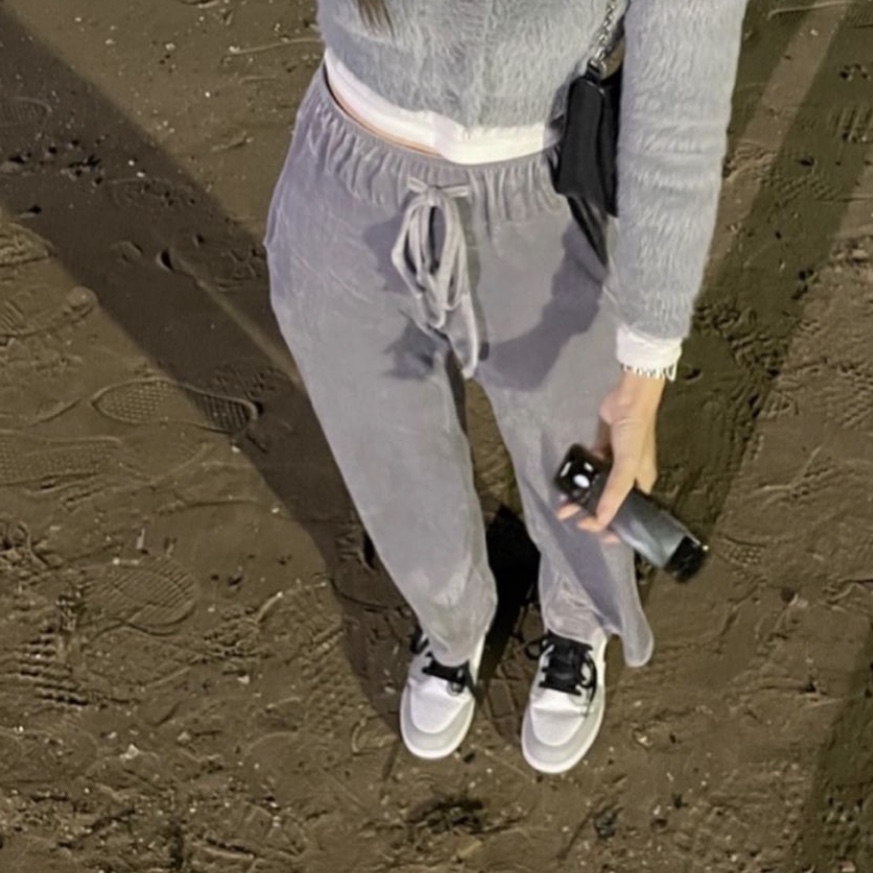 Jordan 1 Low Light Smoke Grey, (GS) Jordan 1 Low Light Smoke Grey 착용 스타일 - 1