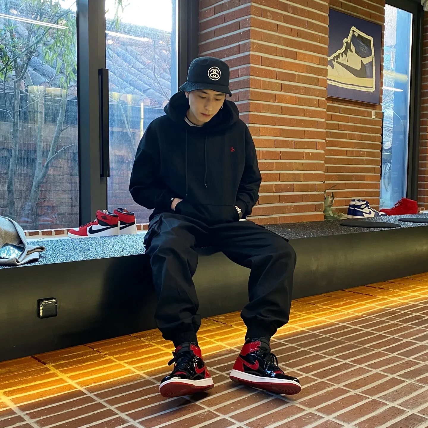 Supreme x The North Face Studded Nuptse Jacket Black - 21SS, Jordan 1 Retro High OG Patent Bred 착용 스타일 - 2