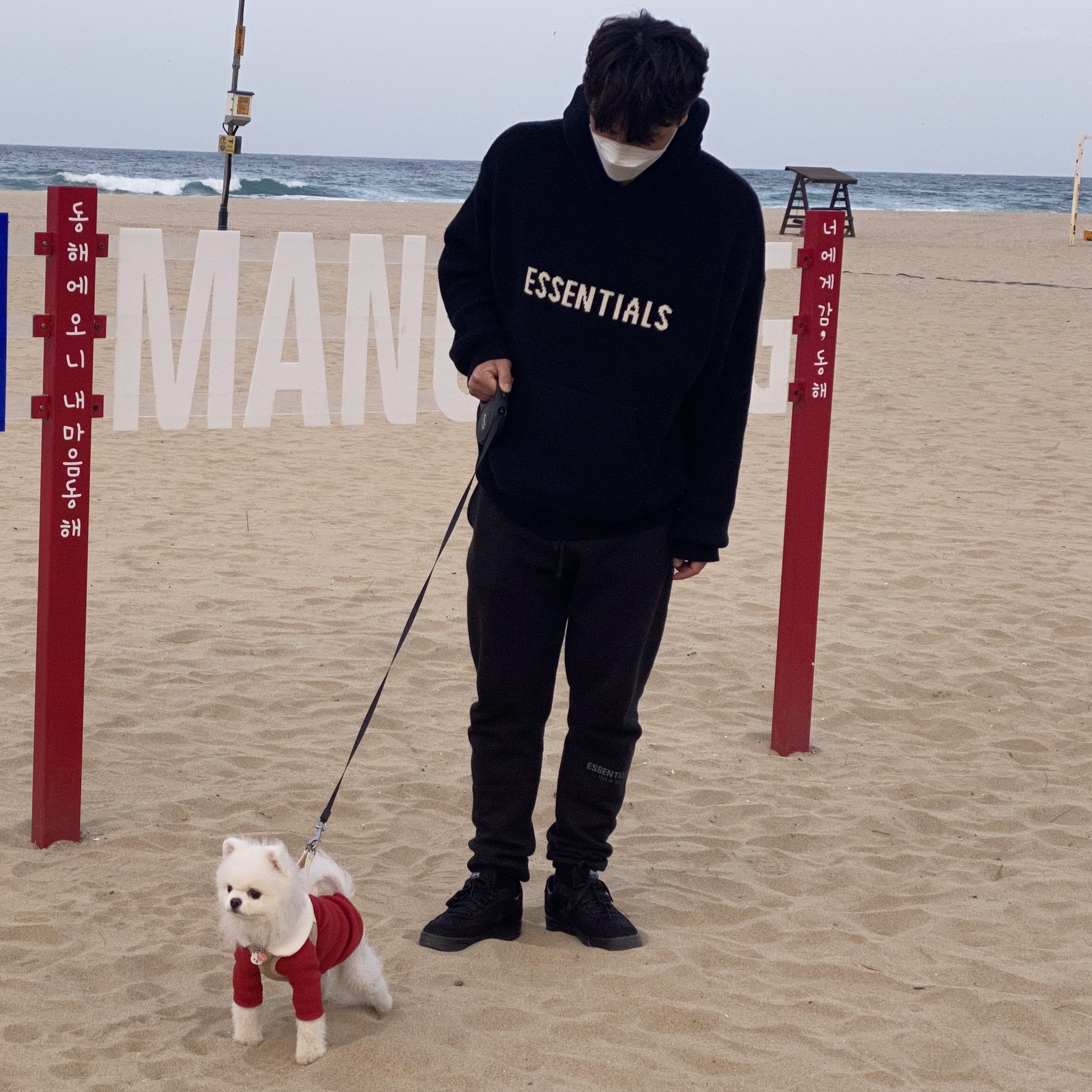 Essentials Knit Hoodie Black - 20FW, Essentials The Core Collection Sweatpants Black 착용 스타일 - 2