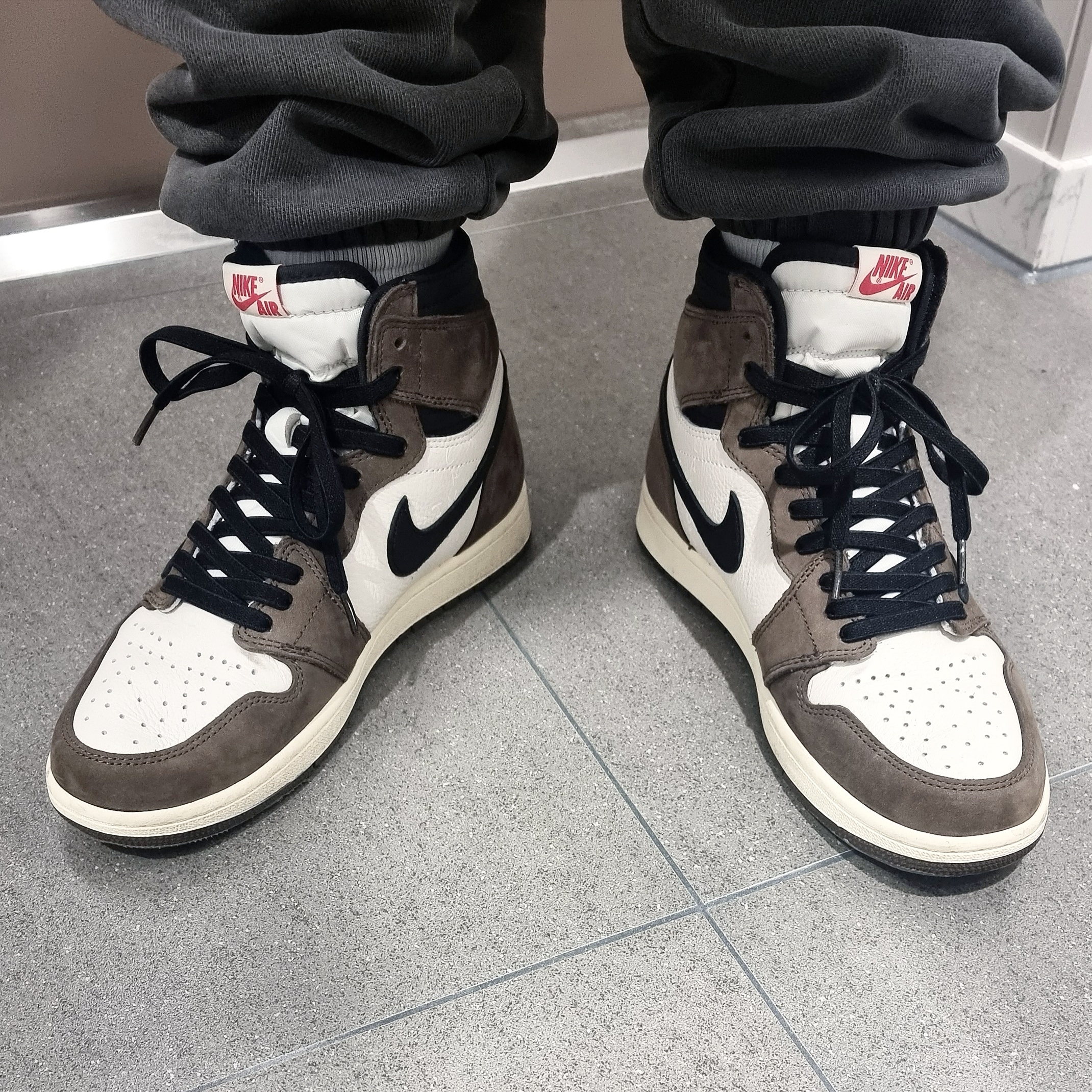 Jordan 1 x Travis Scott Retro High OG SP Mocha 착용 스타일