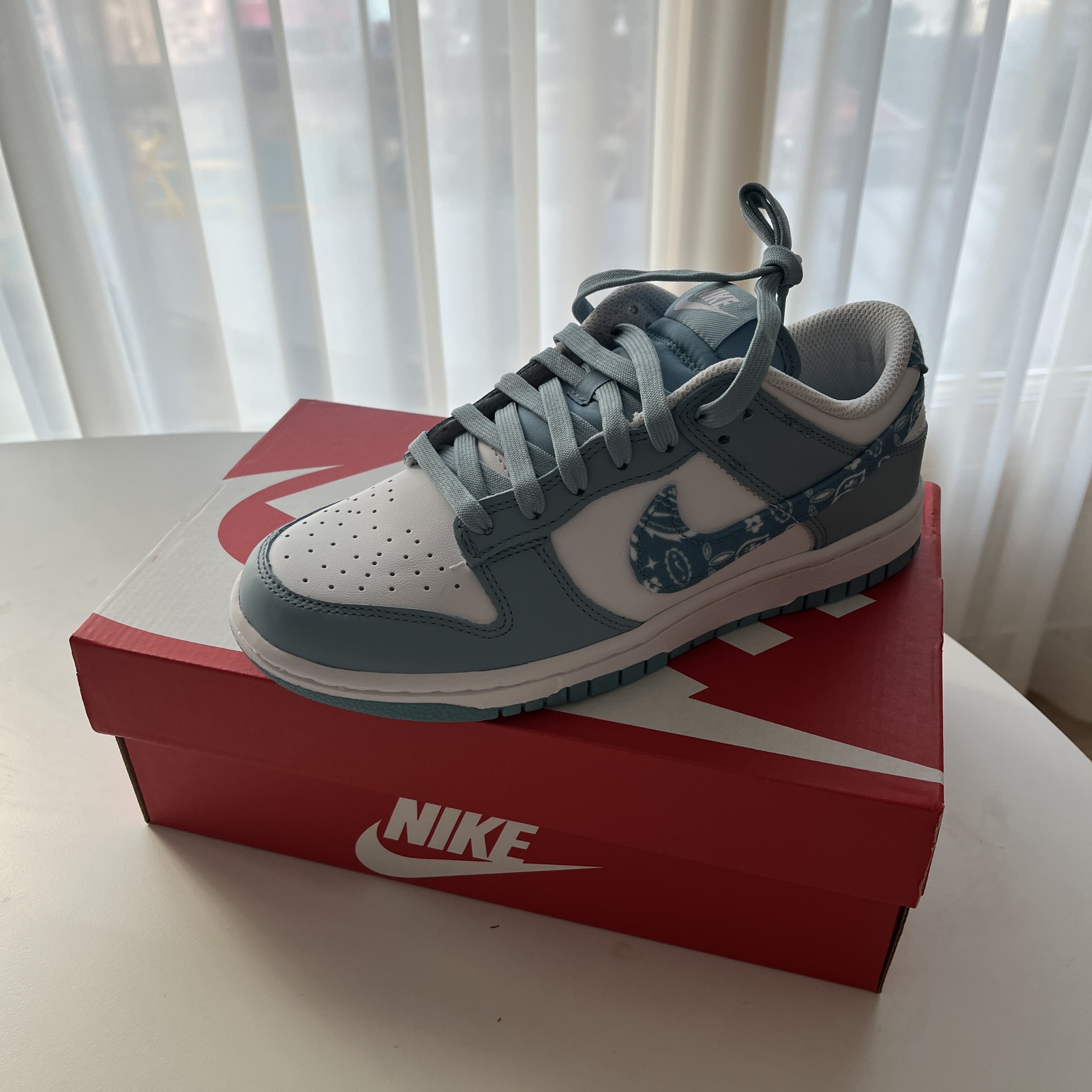 (W) Nike Dunk Low Essential Blue Paisley 착용 스타일