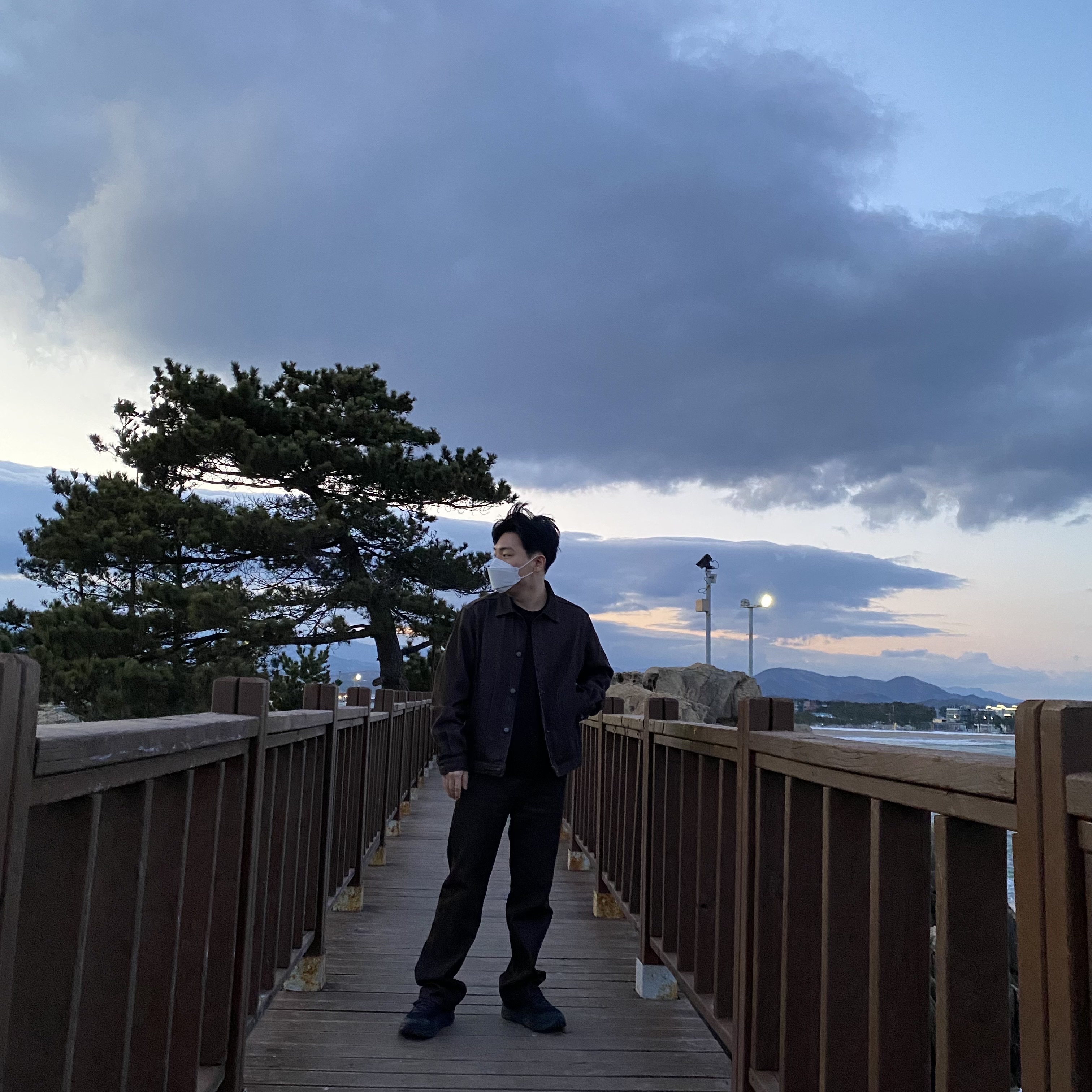 Hoka Bondi 7 Black - Wide, Auralee Washed Hard Twist Denim Blouson Brown - 21AW 착용 스타일 - 2