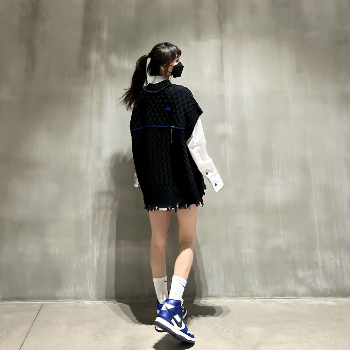Zara x Ader Error Oversized Shirt White, Zara x Ader Error Oversized Vest Black 착용 스타일 - 1