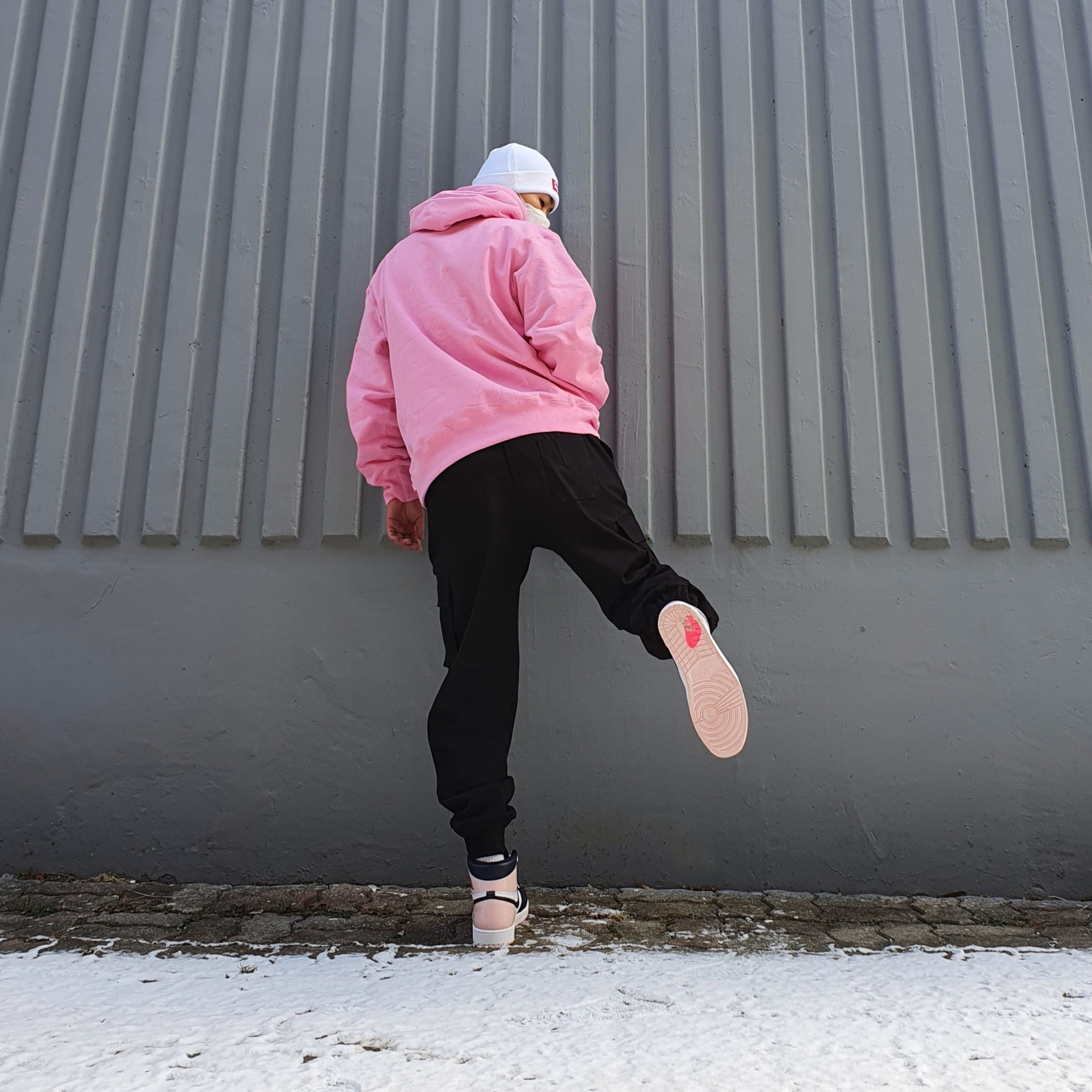 Supreme New Era Box Logo Beanie White - 21FW, Supreme Box Logo Hooded Sweatshirt Pink - 21FW 착용 스타일 - 1