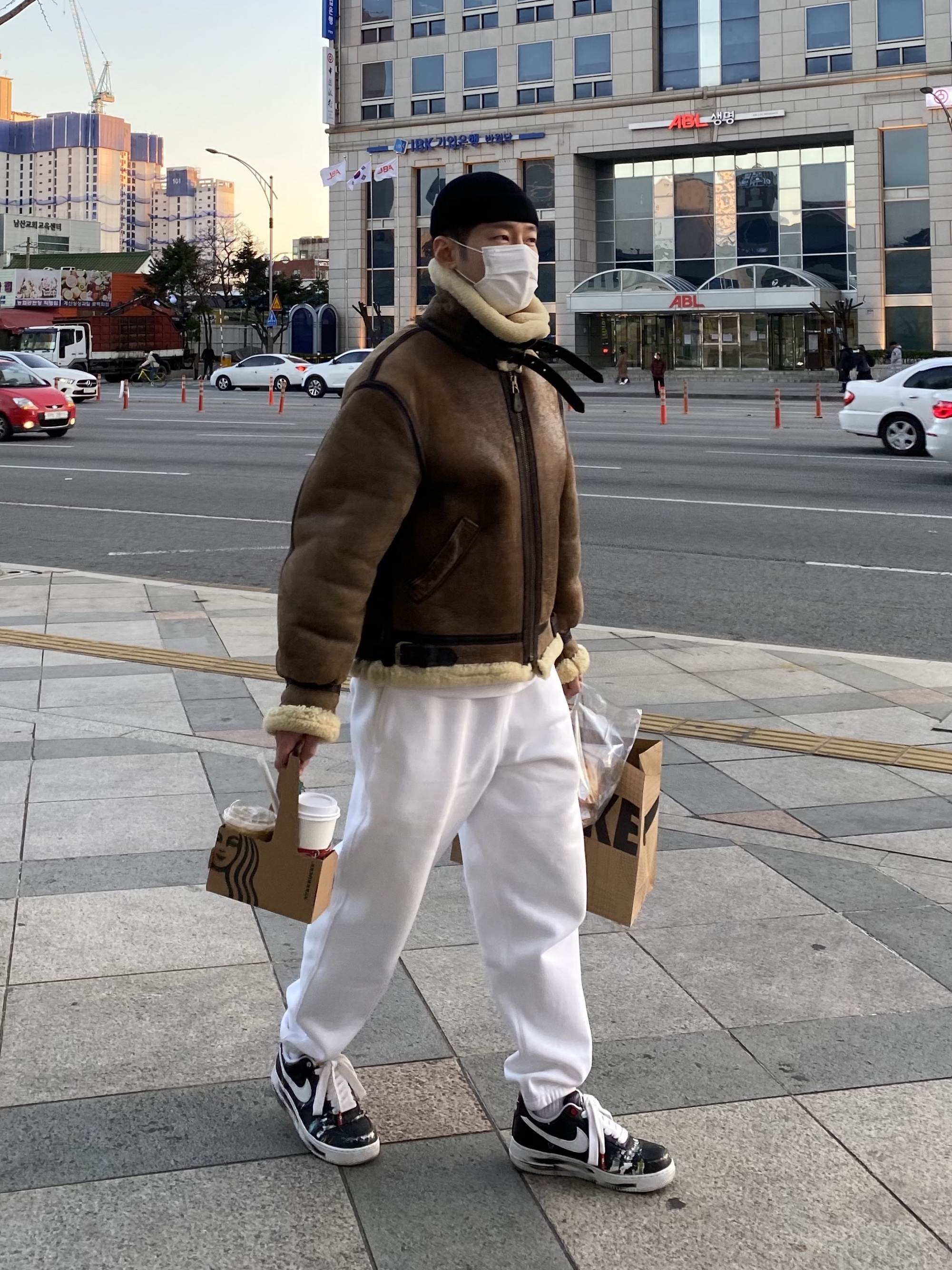 Nike x Peaceminusone Air Force 1 Low Para-Noise, Nike M NRG Sweatpants White 착용 스타일