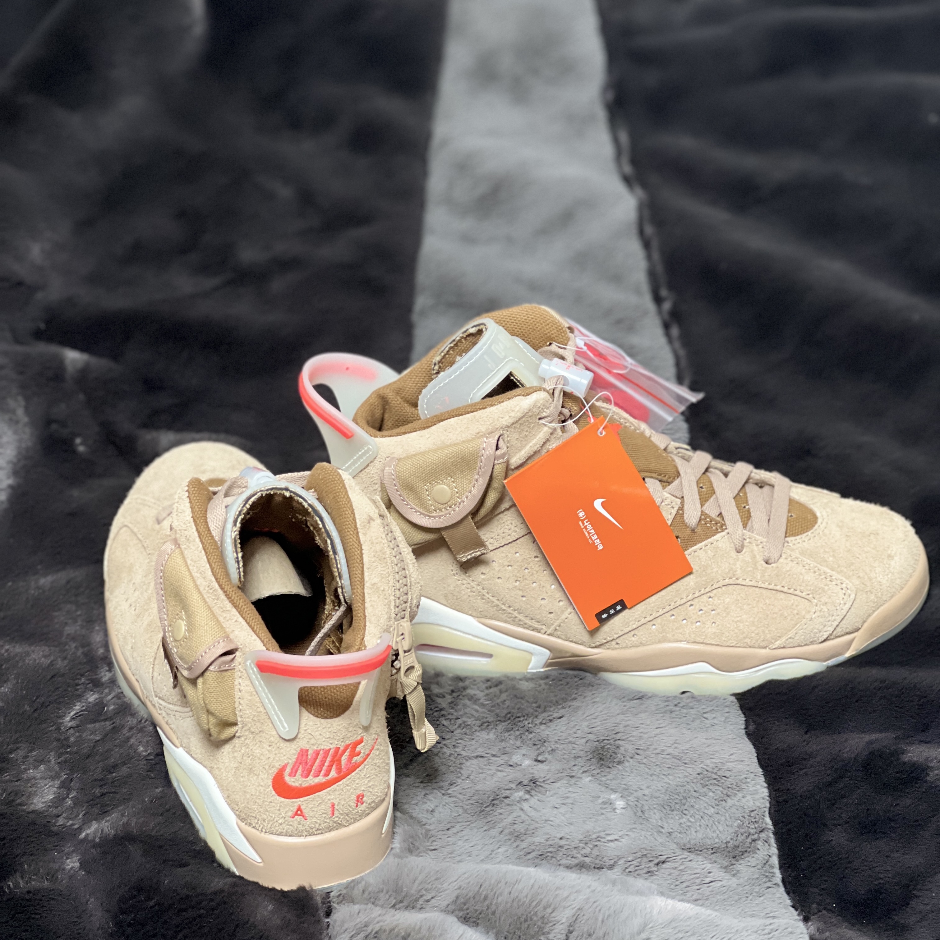 Jordan 6 x Travis Scott Retro SP British Khaki 착용 스타일 - 2
