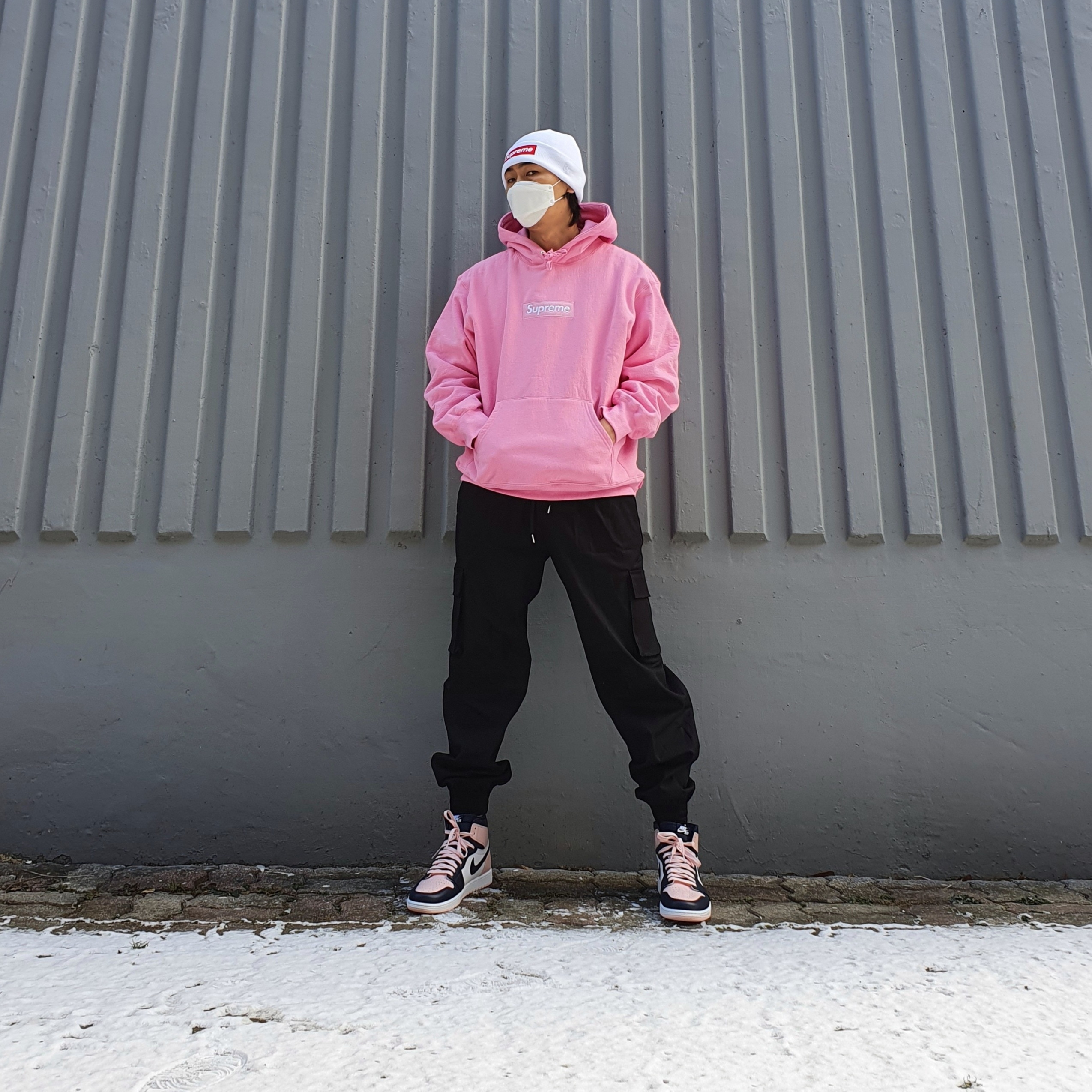Supreme New Era Box Logo Beanie White - 21FW, Supreme Box Logo Hooded Sweatshirt Pink - 21FW 착용 스타일 - 2