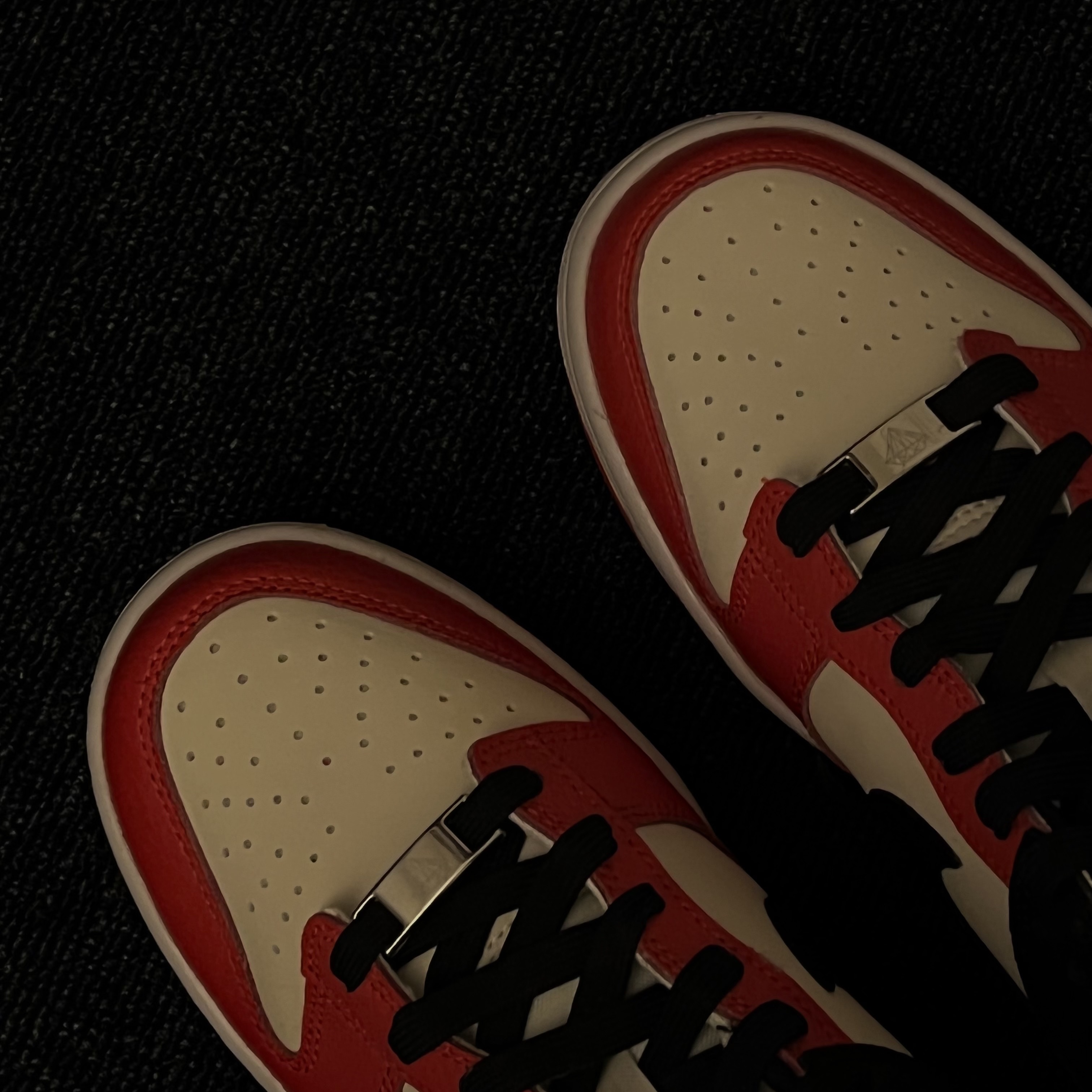 Nike x NBA Dunk Low Retro EMB Black and Chile Red, (GS) Nike x NBA Dunk Low Black and Chile Red 착용 스타일