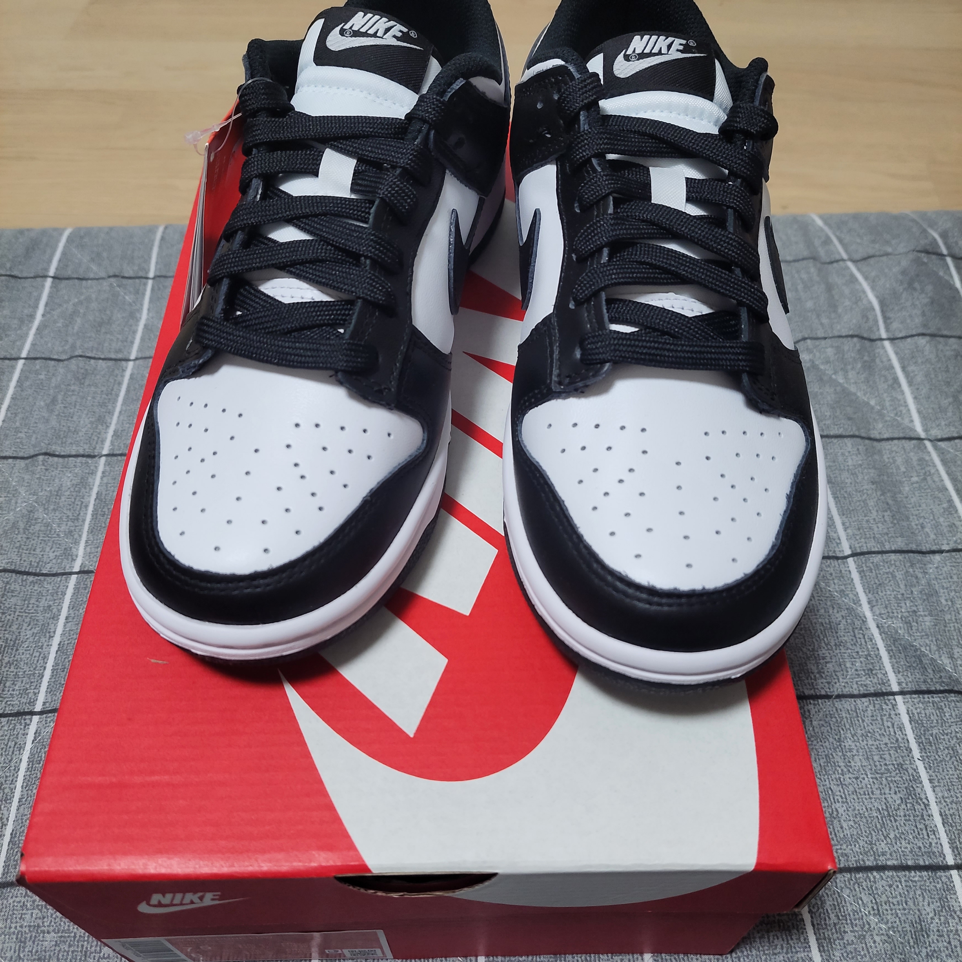 (W) Nike Dunk Low Black, Nike Dunk Low Retro Black 착용 스타일 - 1