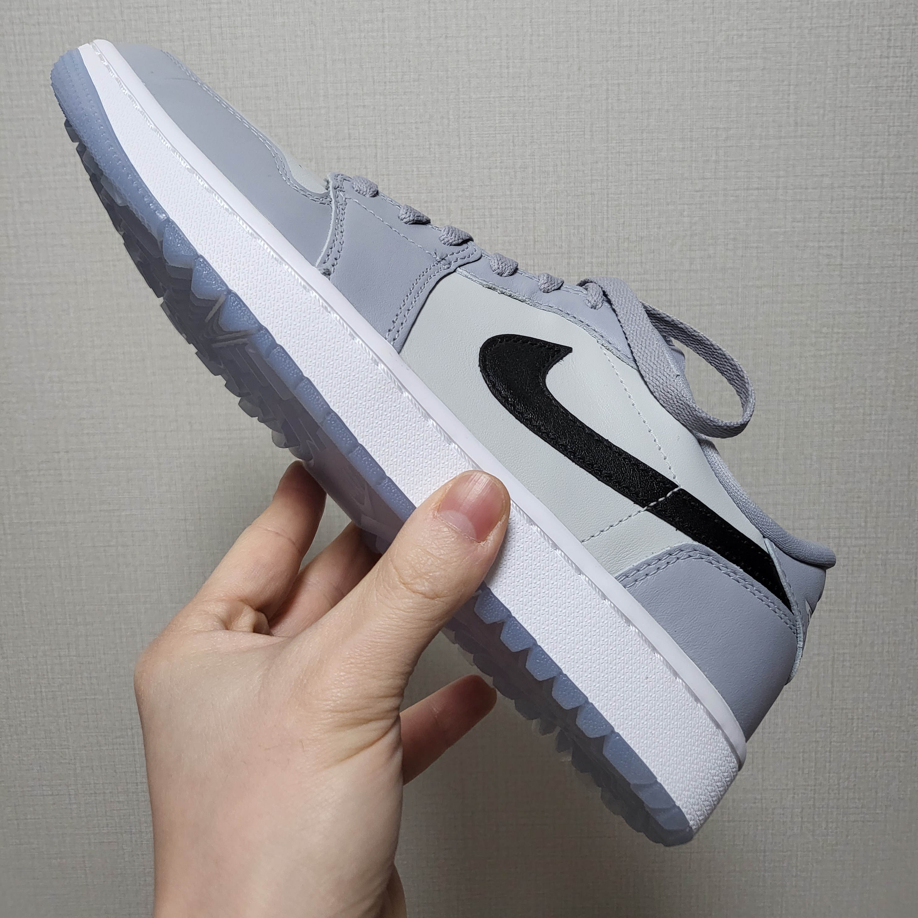 Jordan 1 Low Golf Wolf Grey 착용 스타일 - 1