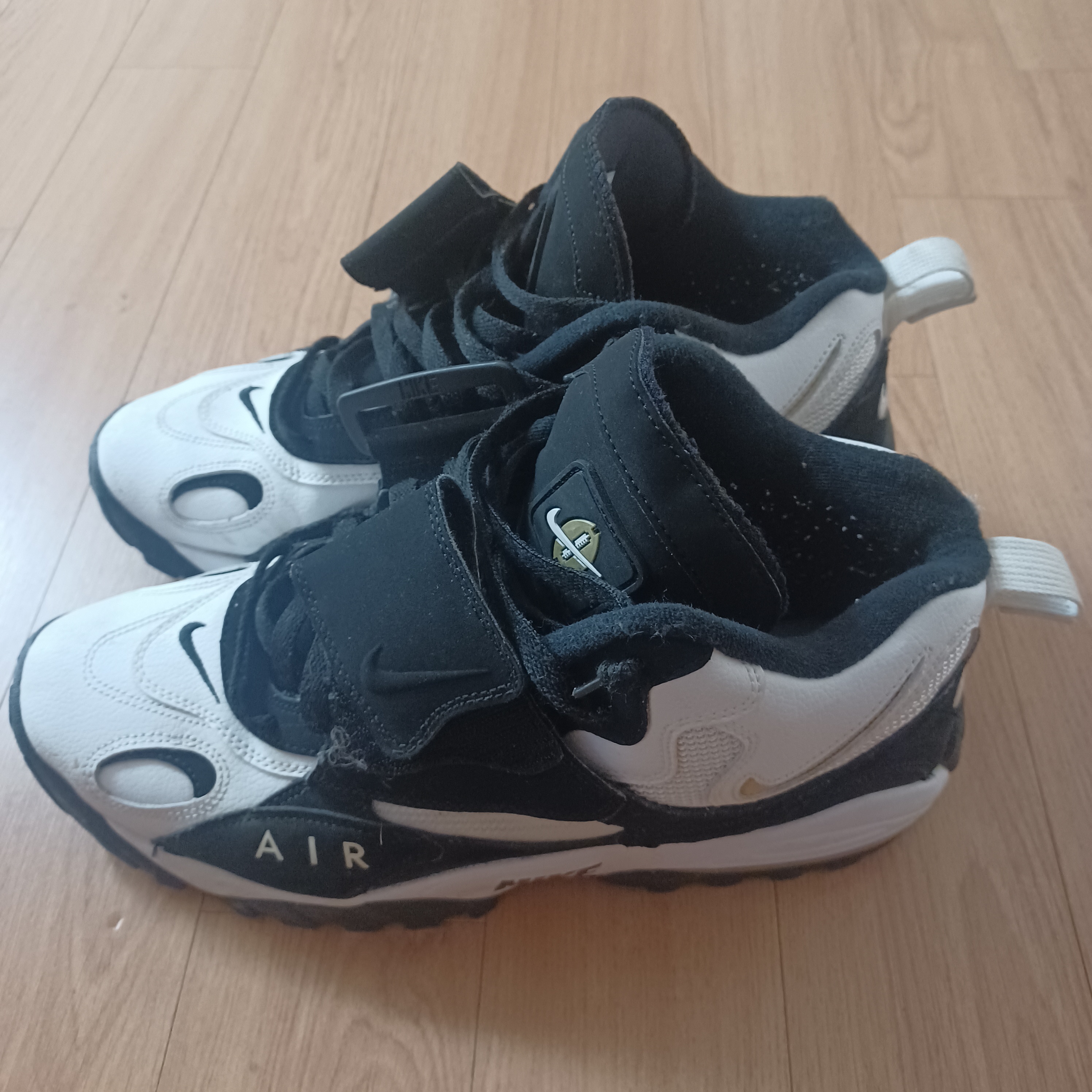 Nike Air Max Speed Turf Black White Voltage Yellow 착용 스타일