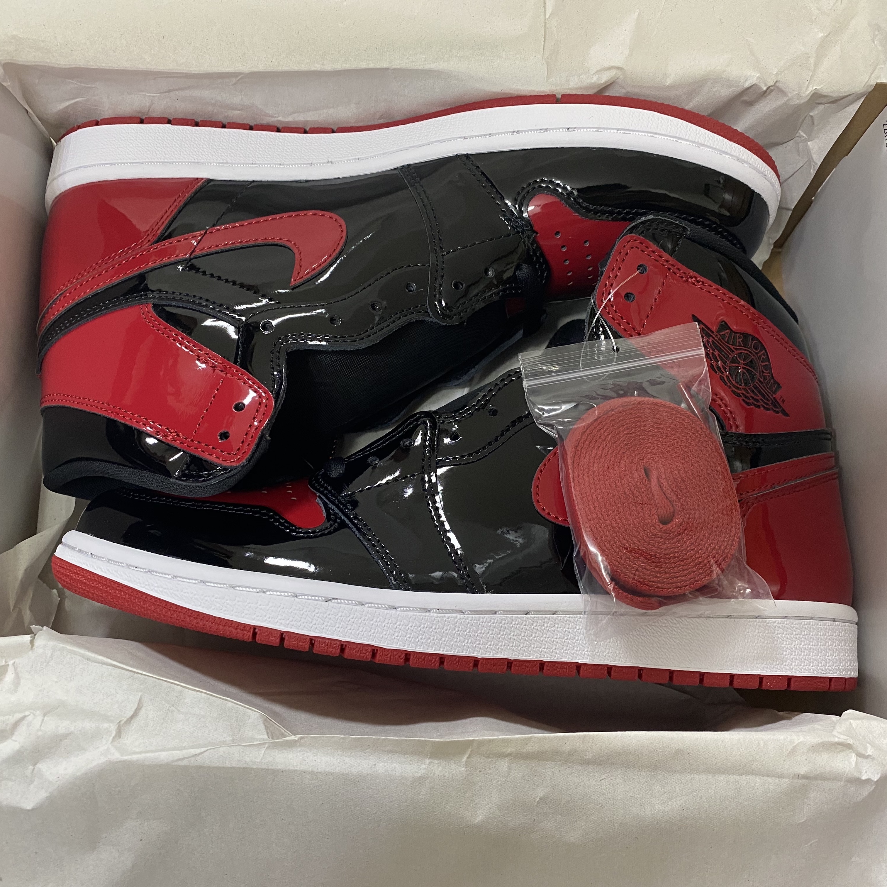 Jordan 1 Retro High OG Patent Bred 착용 스타일 - 1